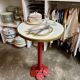 Table bistrot en métal bordeaux et mélaminé écru