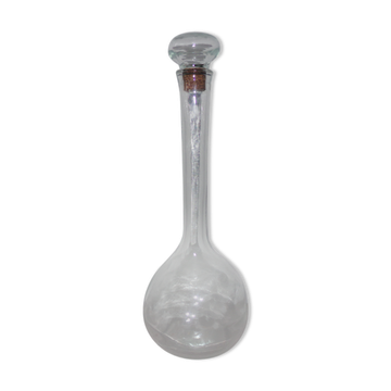 Bouteille en verre avec son bouchon