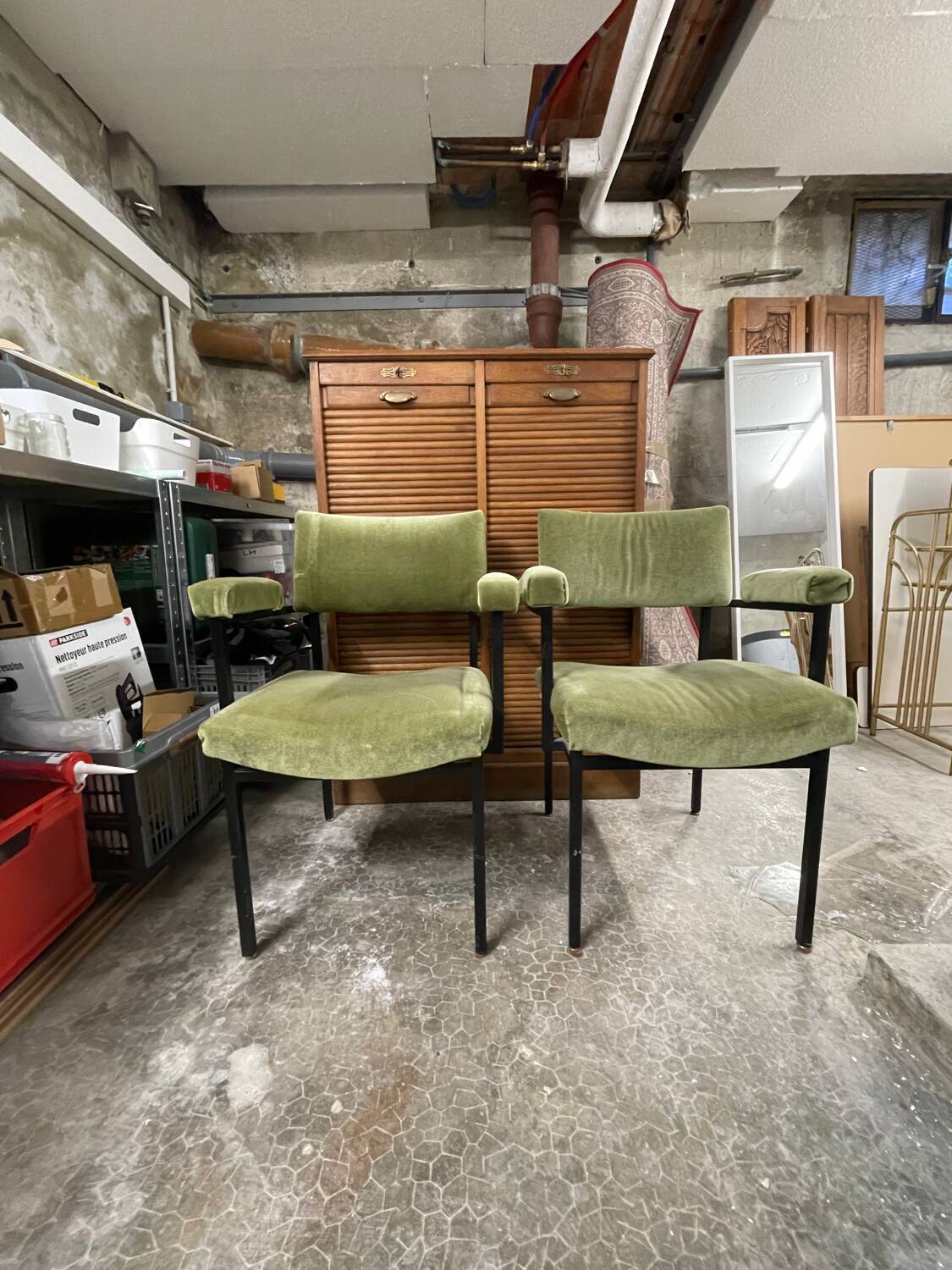 Lot de deux chaises avec accoudoir , velour