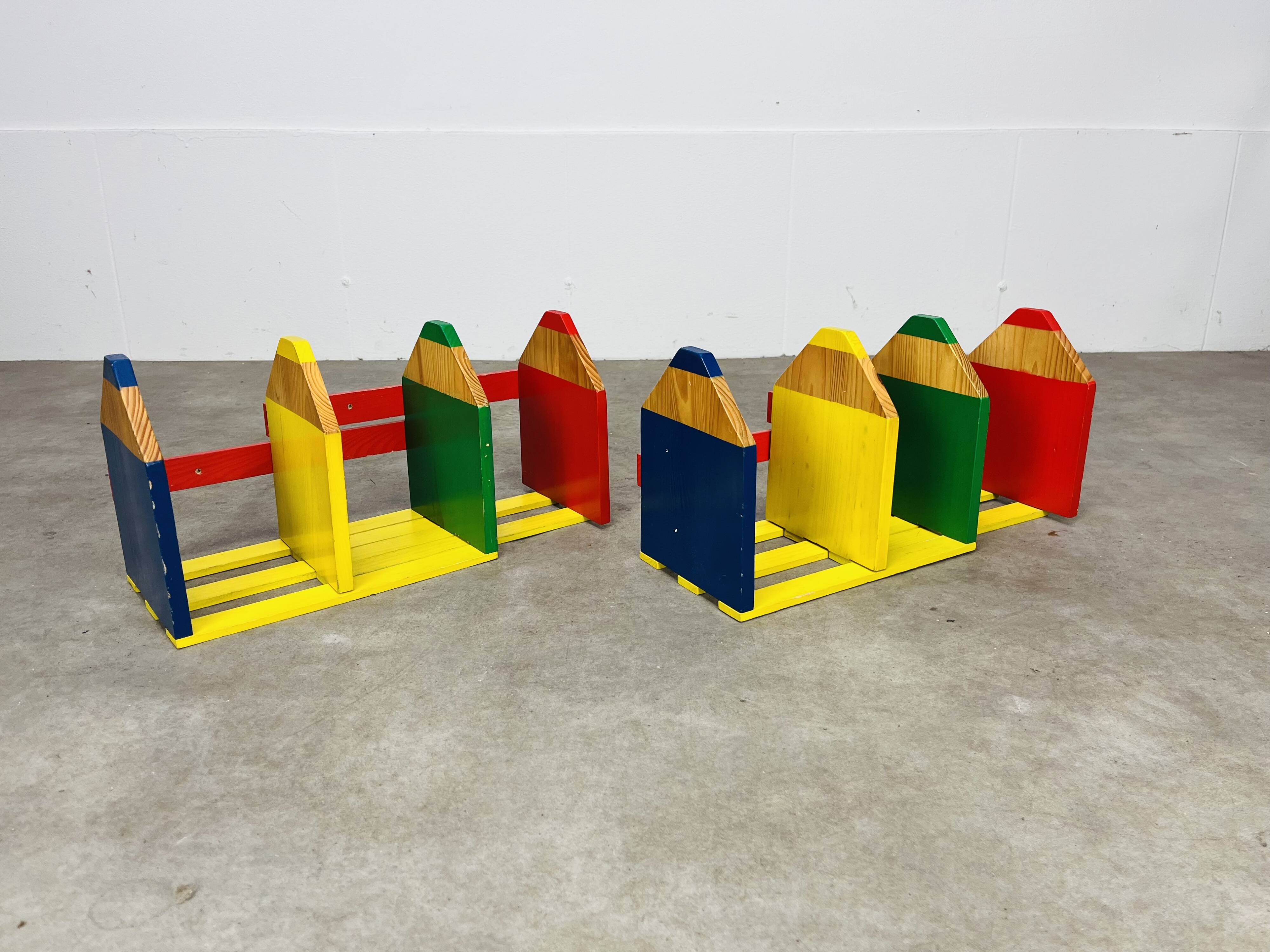 Paire d'étagères crayon murales modulables par Pierre Sala pour enfant