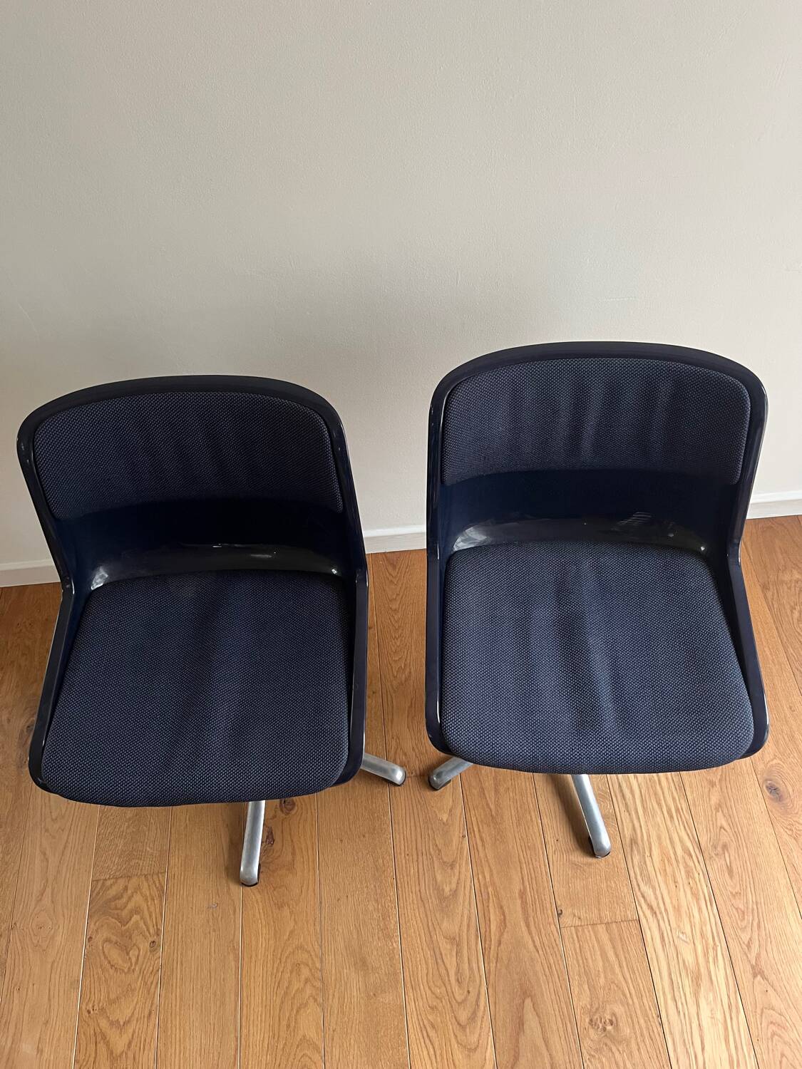 9 swivel chairs assigned to Osvaldo Borsani – Modus model for