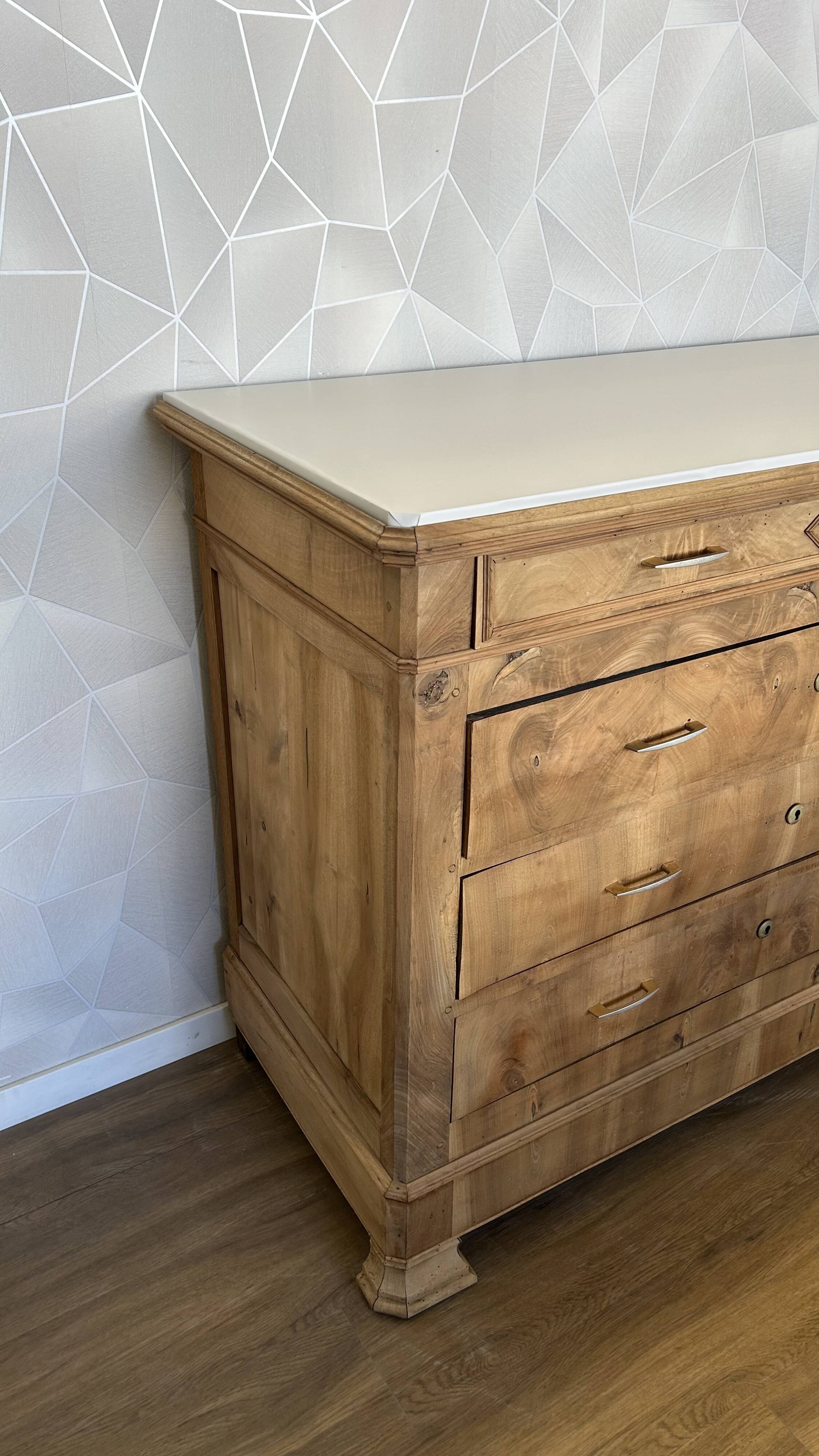 Antique 4-drawer airbrushed chest of drawers