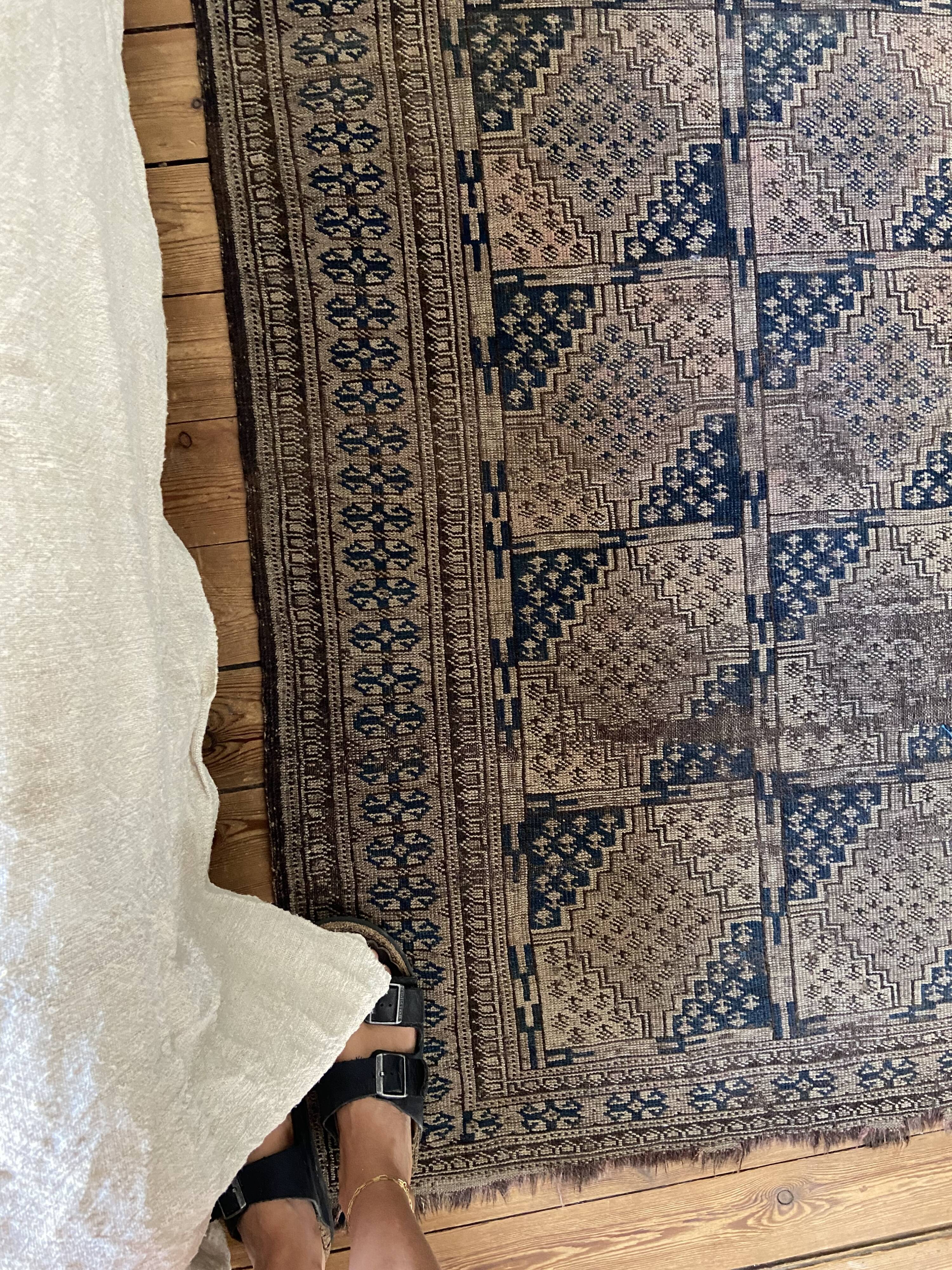 Ancient Persian carpet 150x100cm