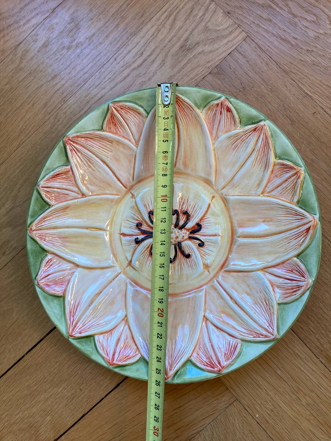 Water lily trompe l'oeil barbotine dish