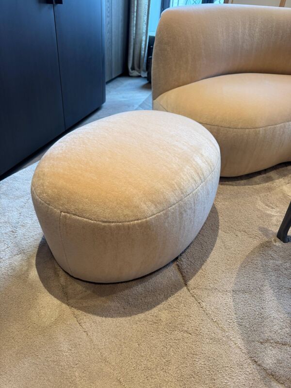 Pouf Nuage – Pierre Augustin Rose – Teddy Mohair Sable