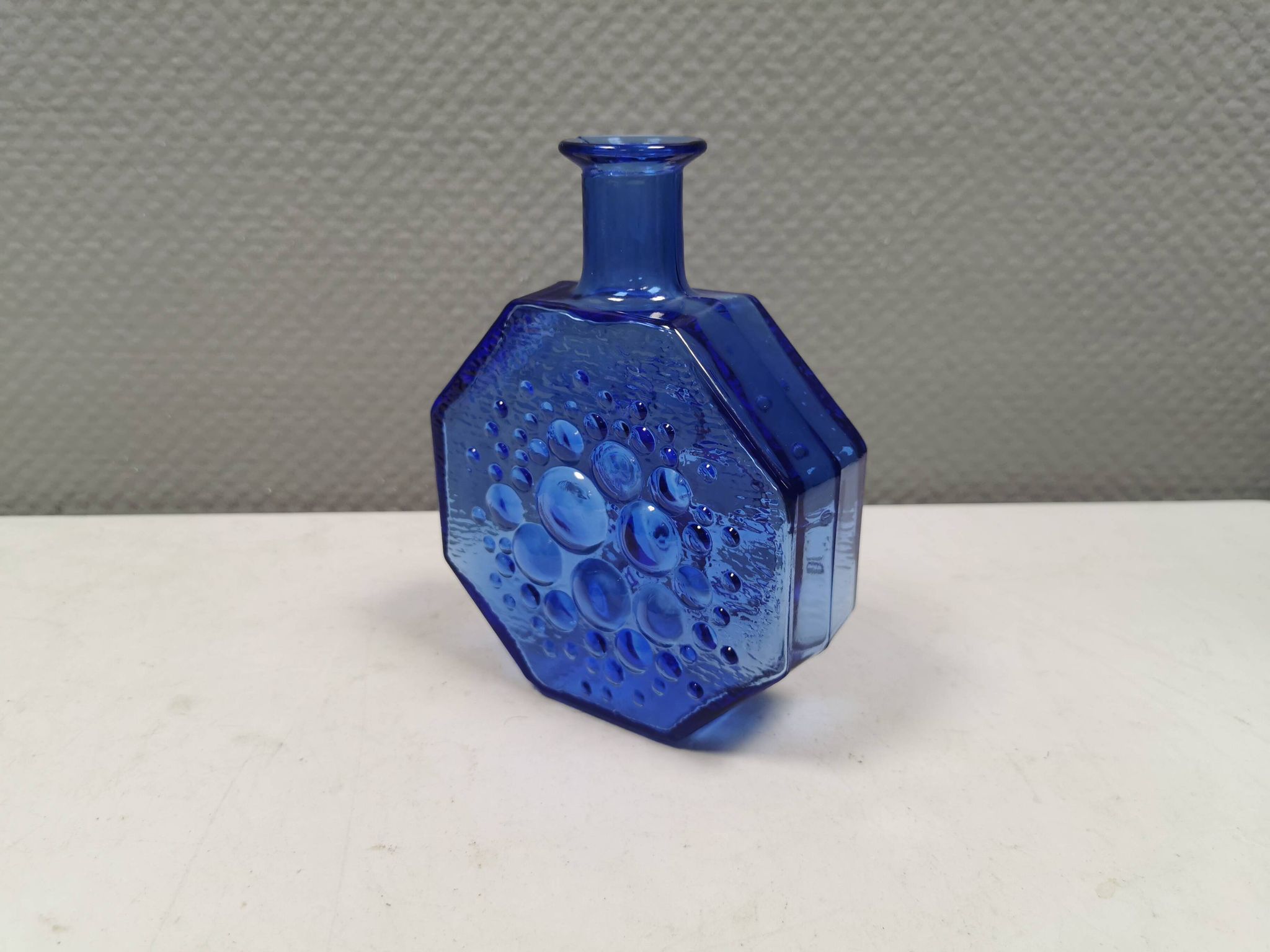 Blue glass vase from Riihimäen Lasi Finland, by Nanny Still.