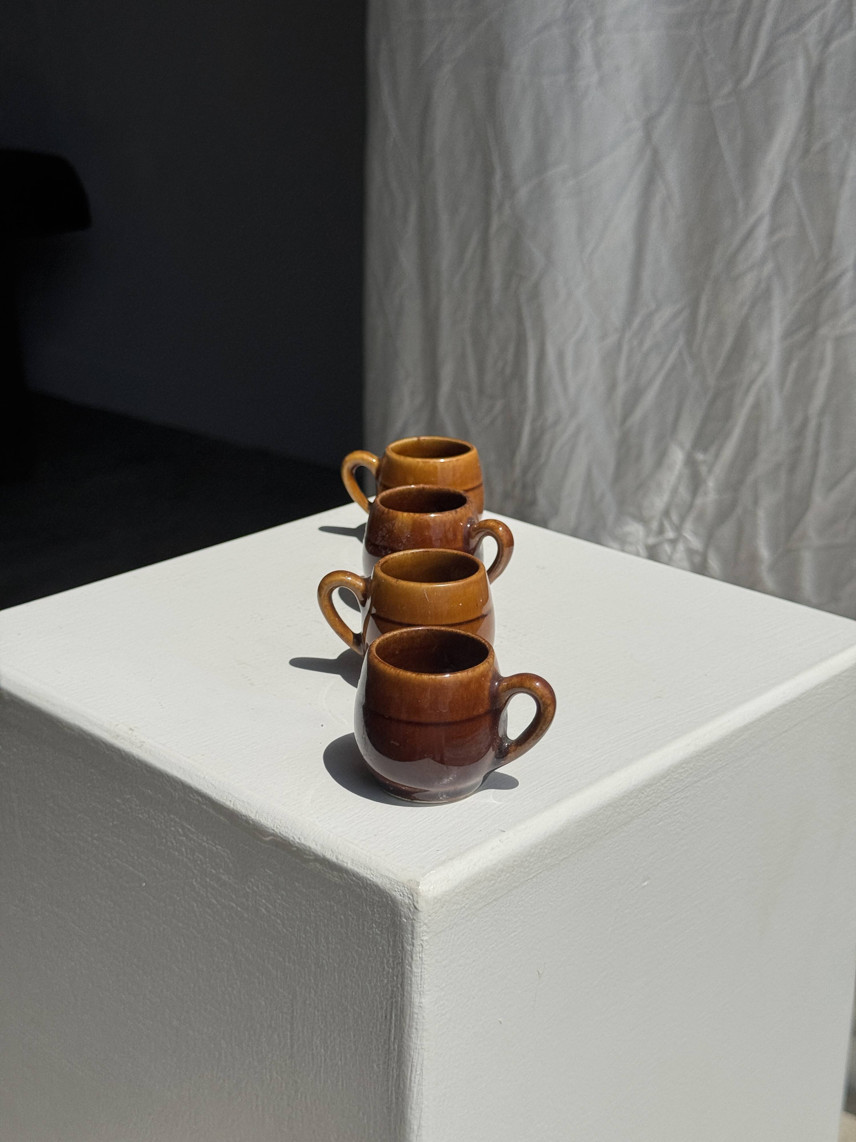 Lot de 4 mini tasses en céramique glacée