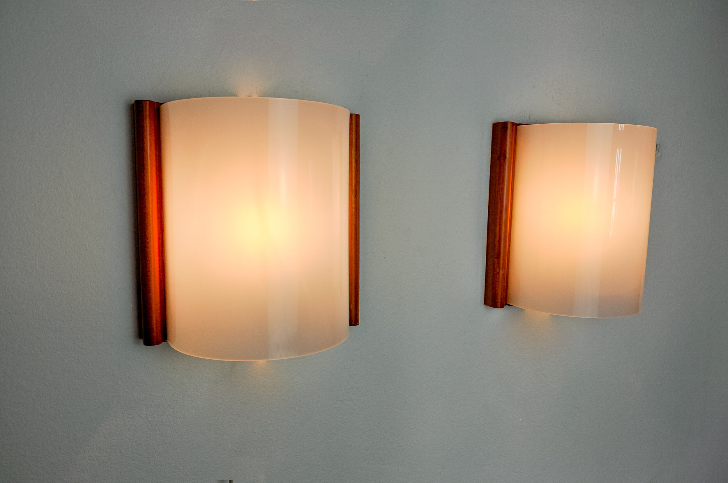 Pair of Mediterranean wall lamps, pine and methacrylate, 1980, Spain