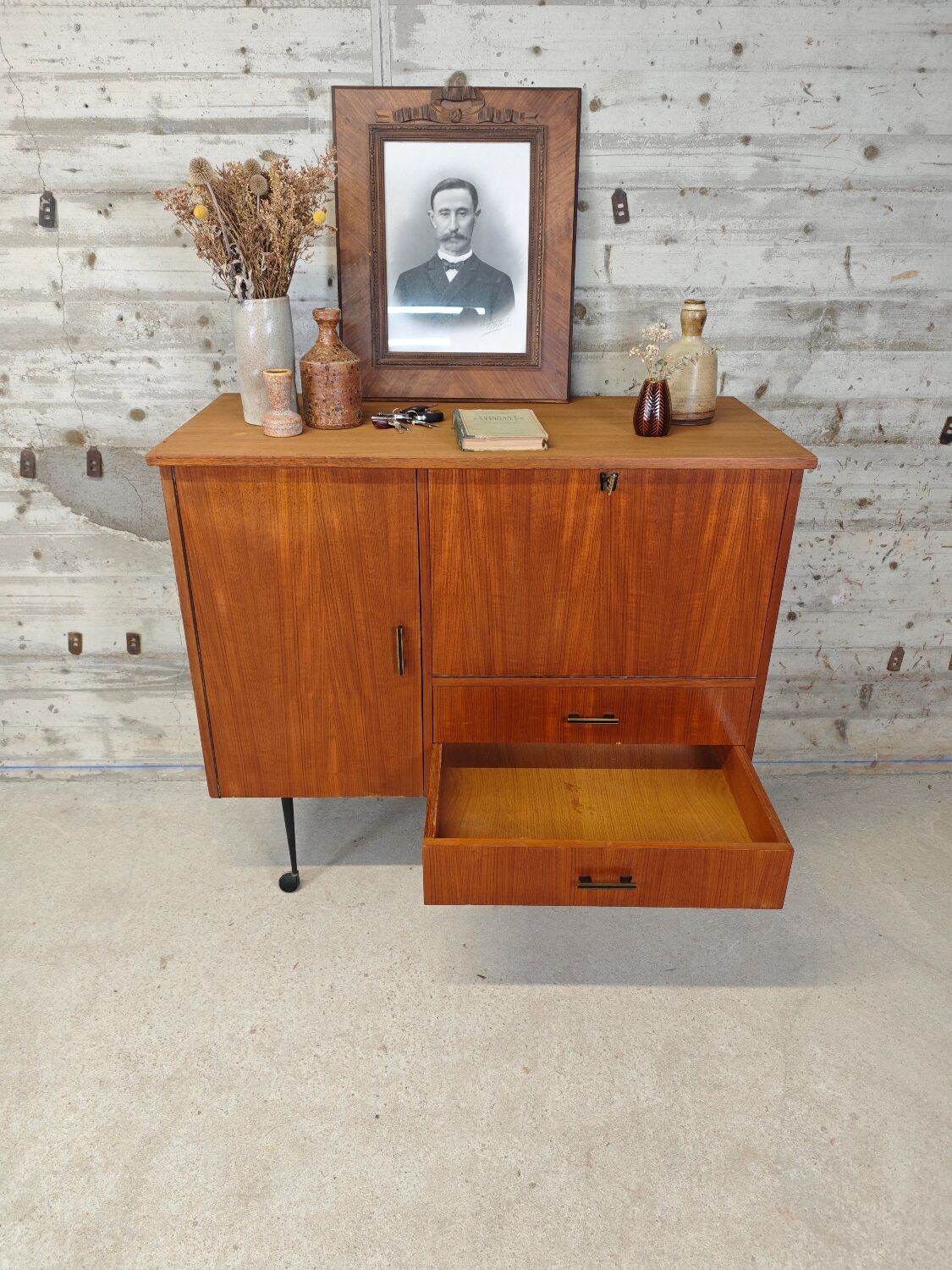 Vintage buffet/bar on wheels