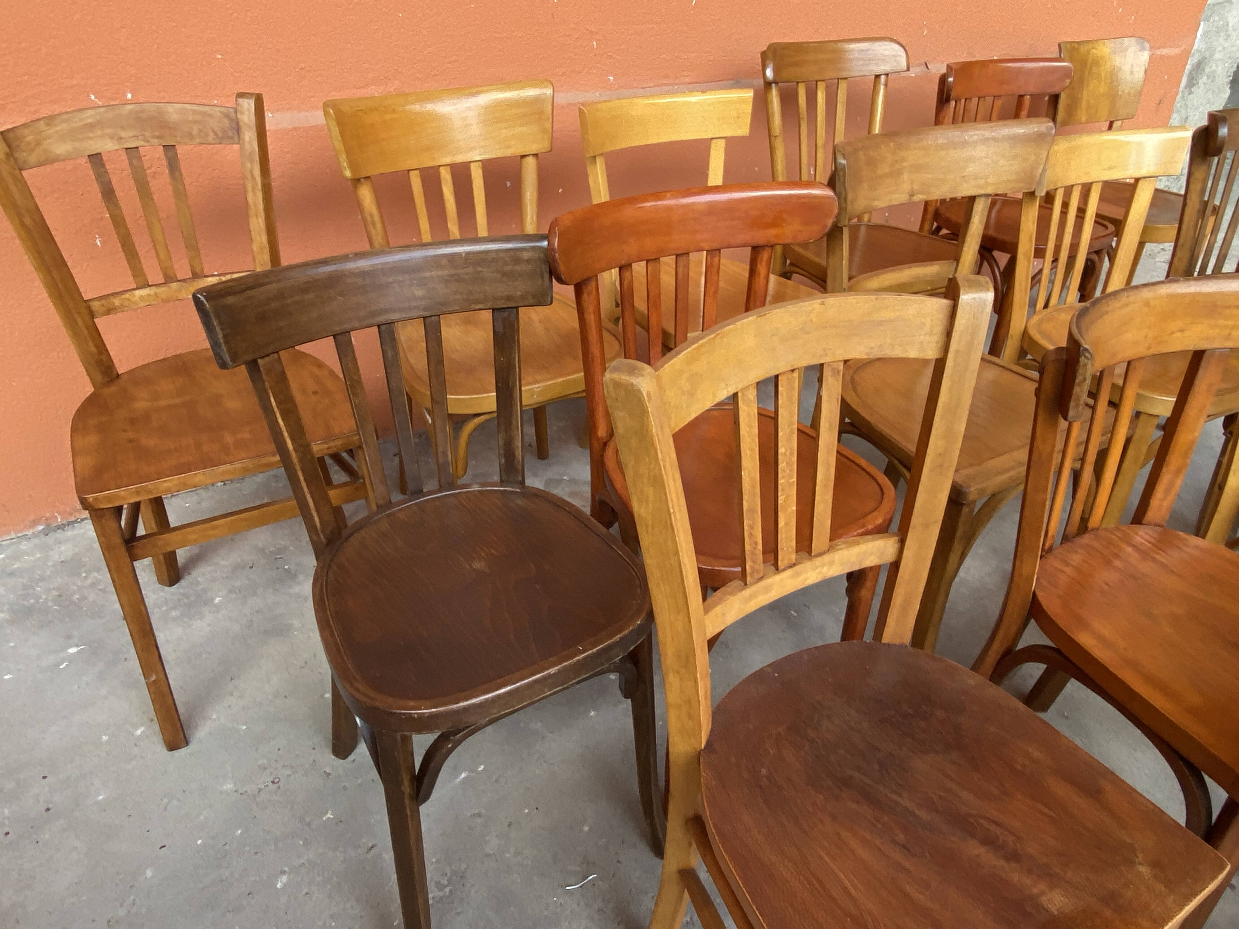 Lot of 20 mismatched Thonet Fischel restaurant bistro chairs in curved wood