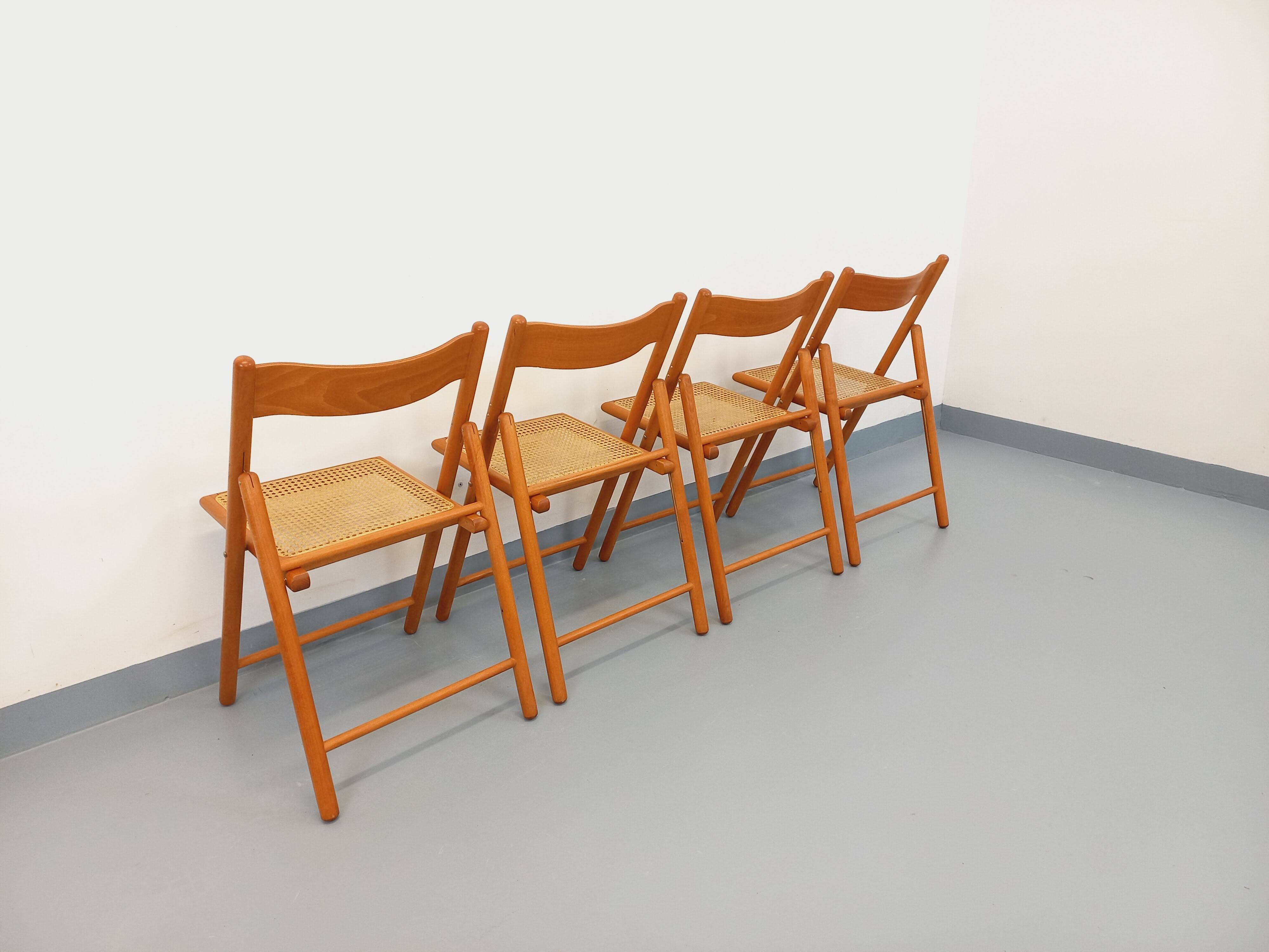 Set of 4 vintage folding chairs from Habitat made of beech wood and caning.