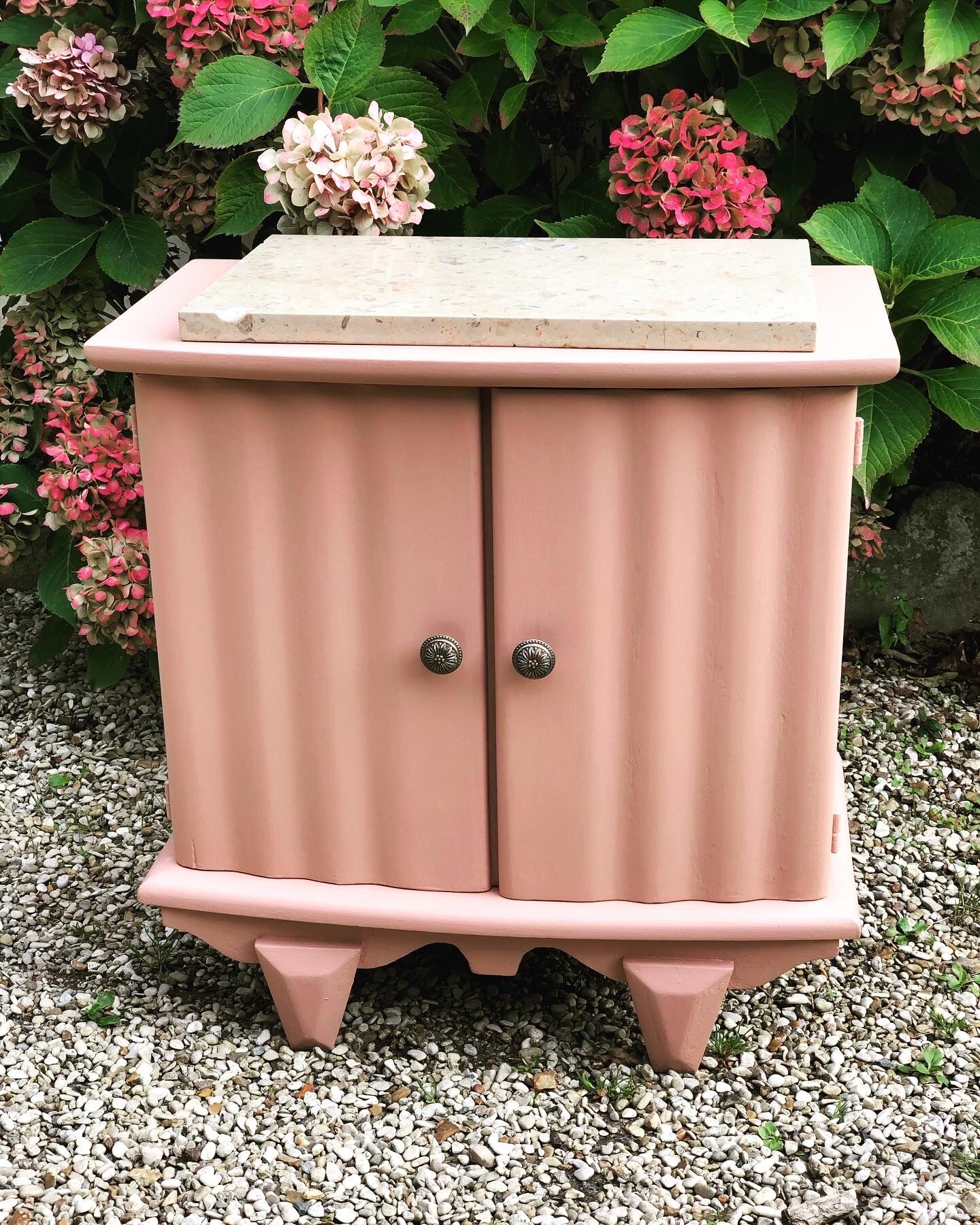 Chevet mini bar ou meuble d’appoint vintage relooké