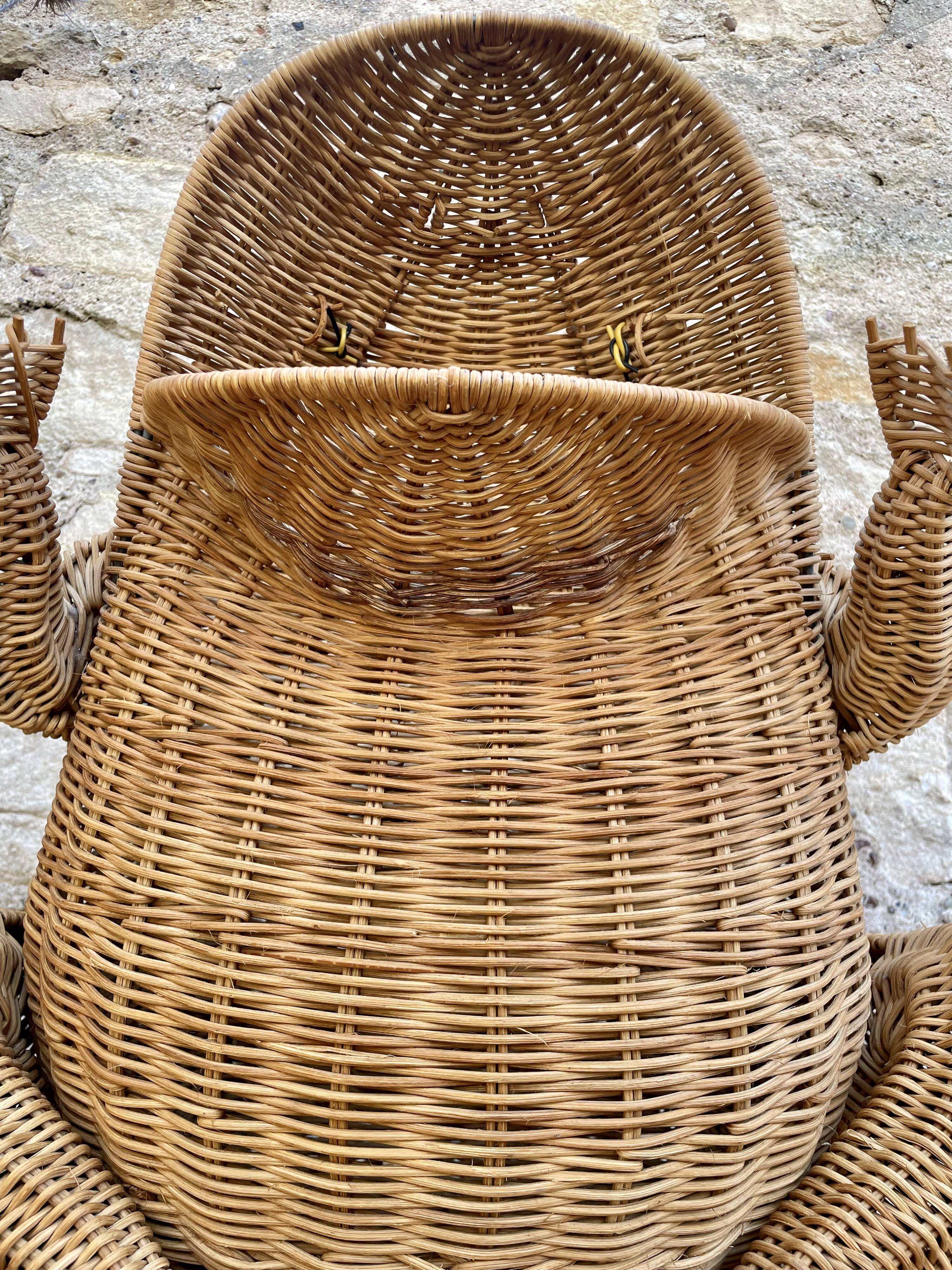 Rattan frog magazine holder