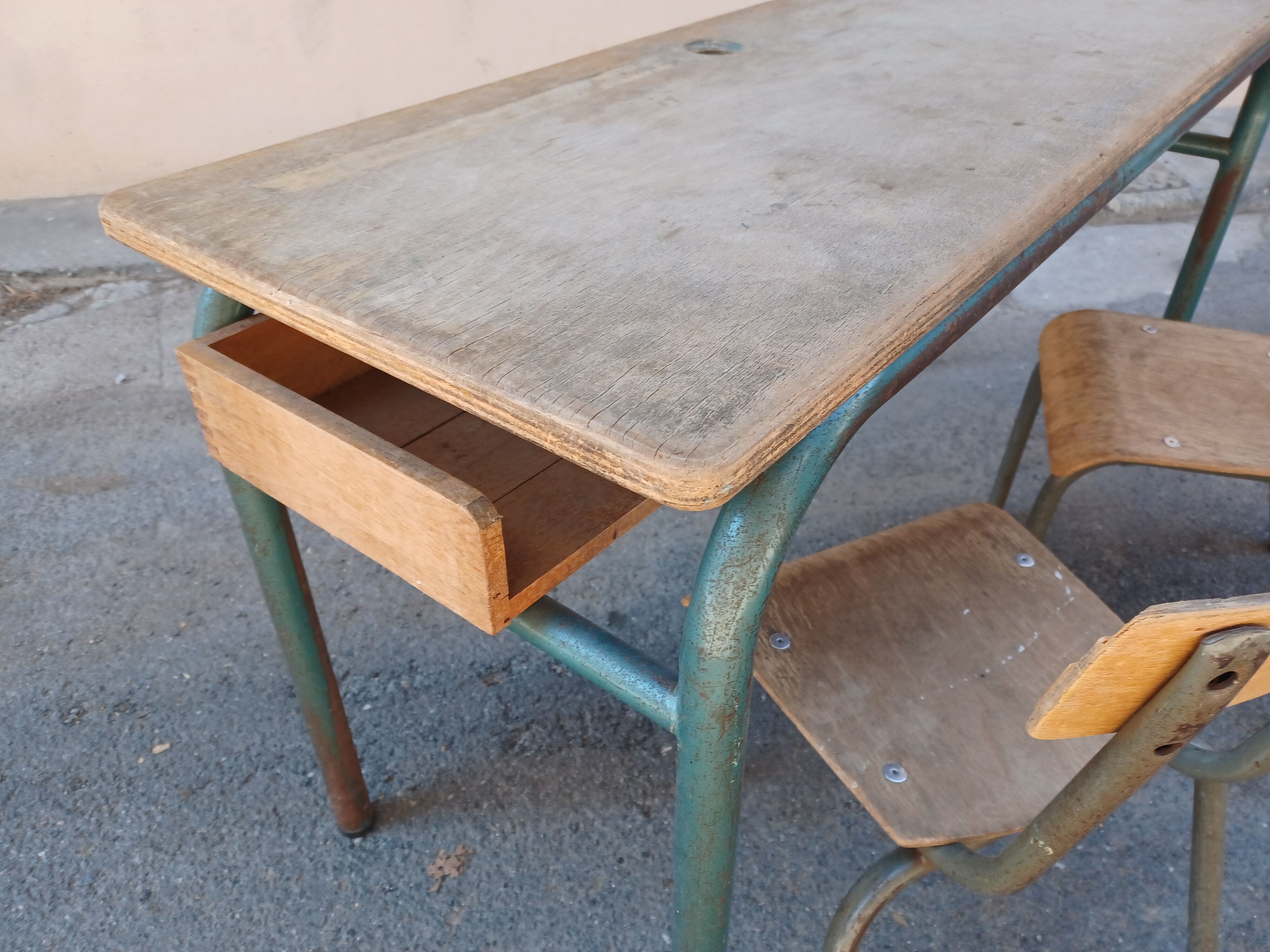 Children's desk and chairs