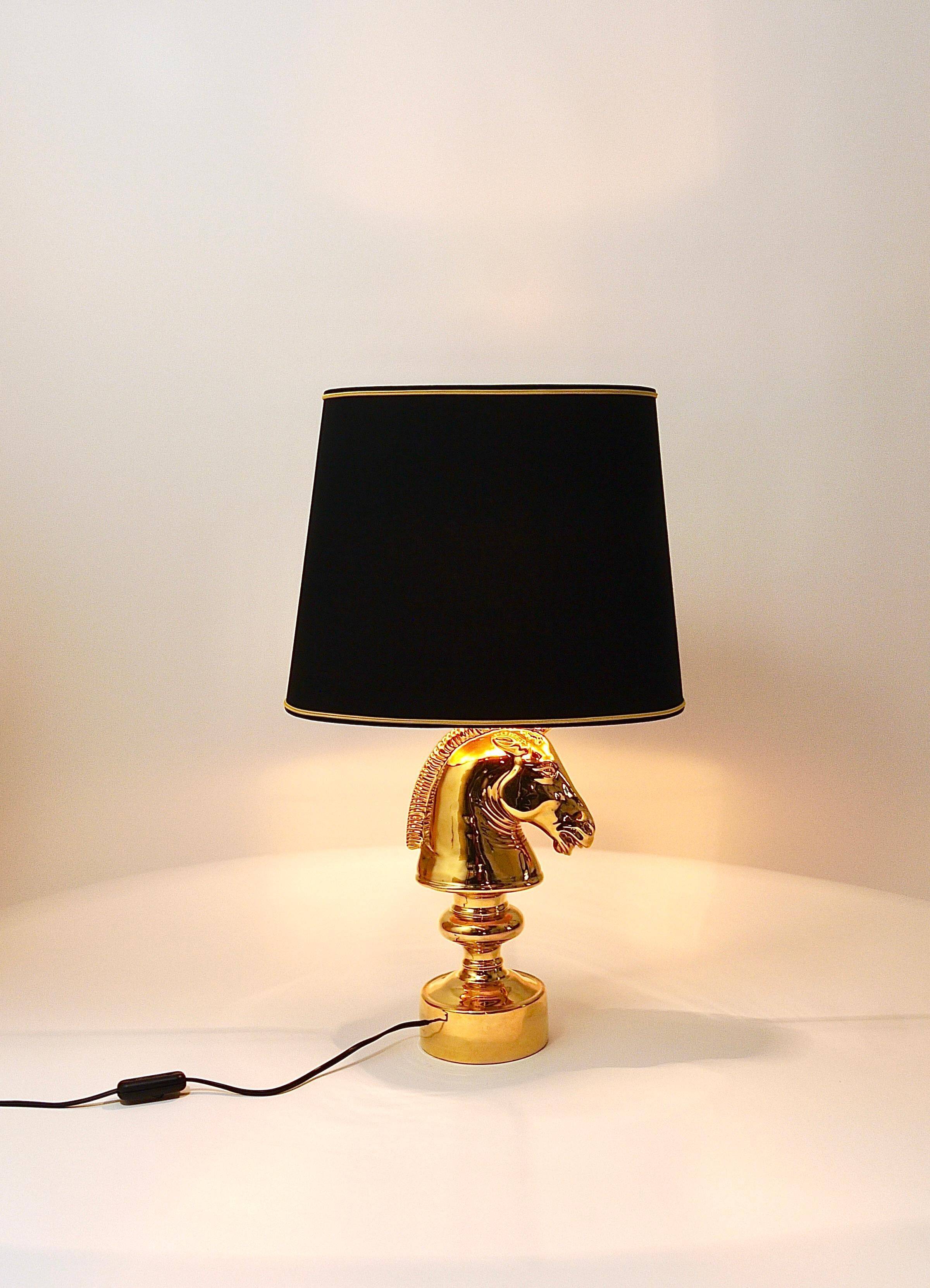 Sculptural Hollywood Regency table lamp in the shape of a horse from the 1970s.