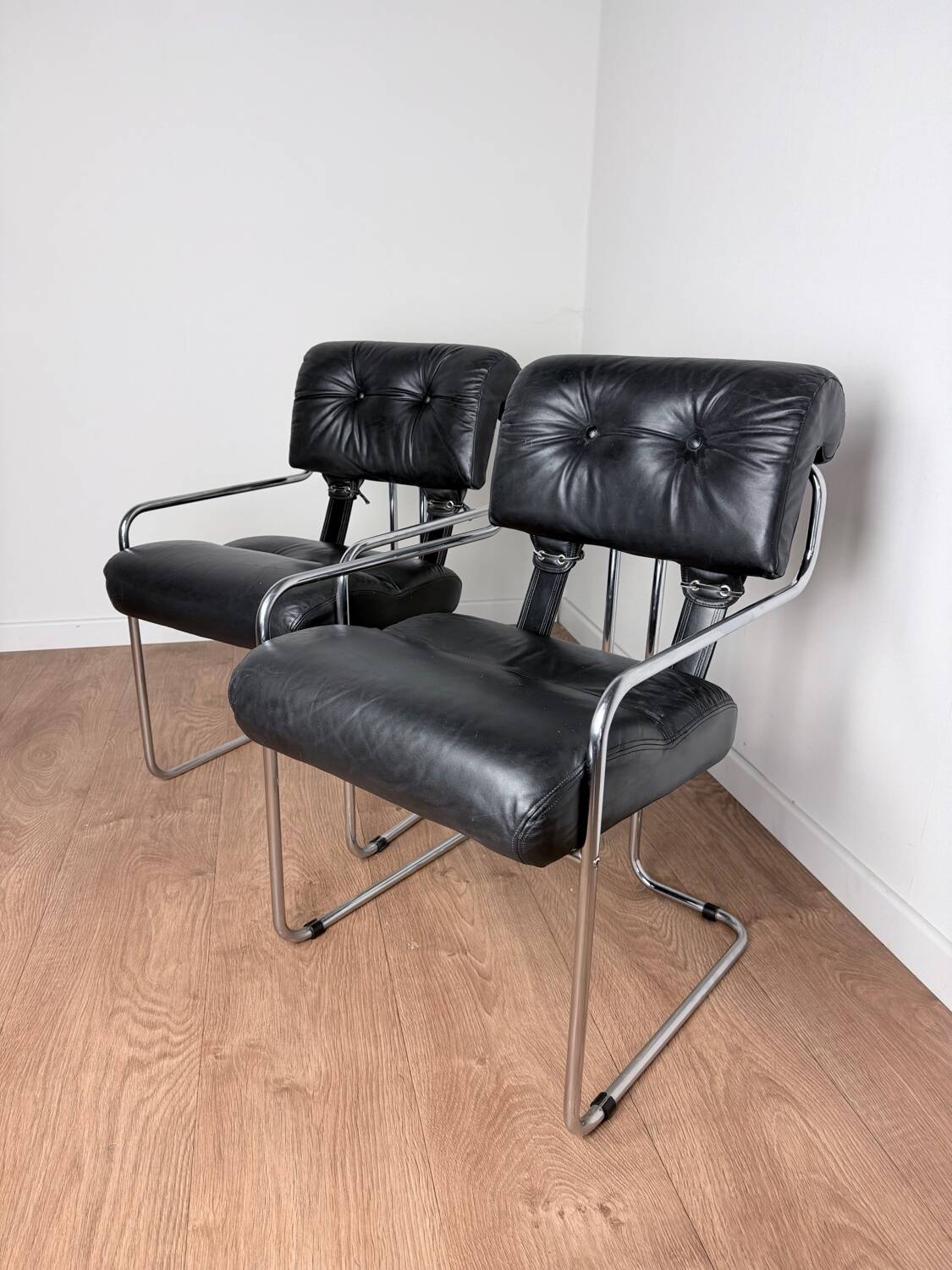 Pair of "Tucroma" armchairs – Guido Faleschini for iMariani – Italy