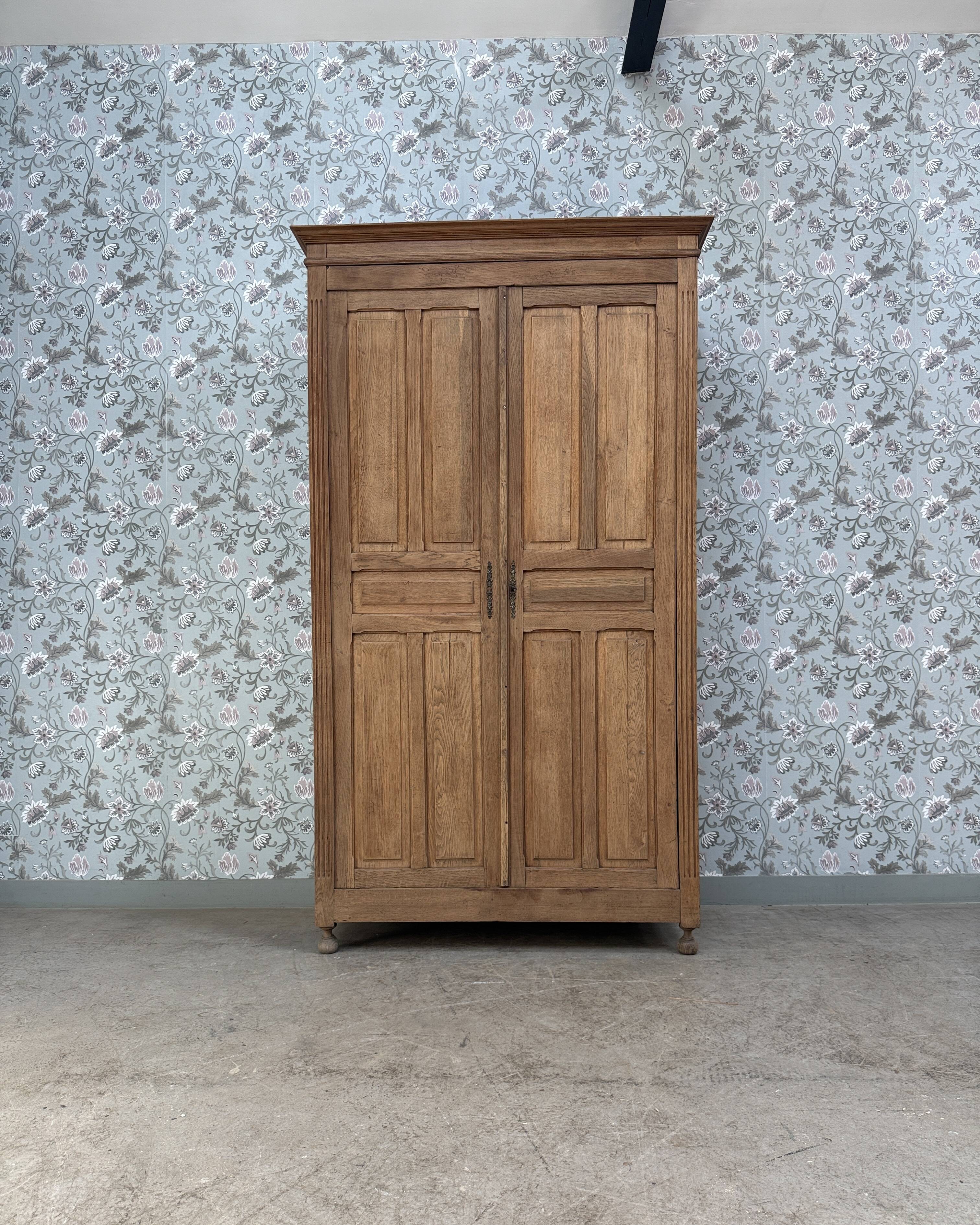 Large antique oak wardrobe (renovated)