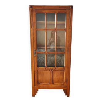 Armoire parisienne vitrine