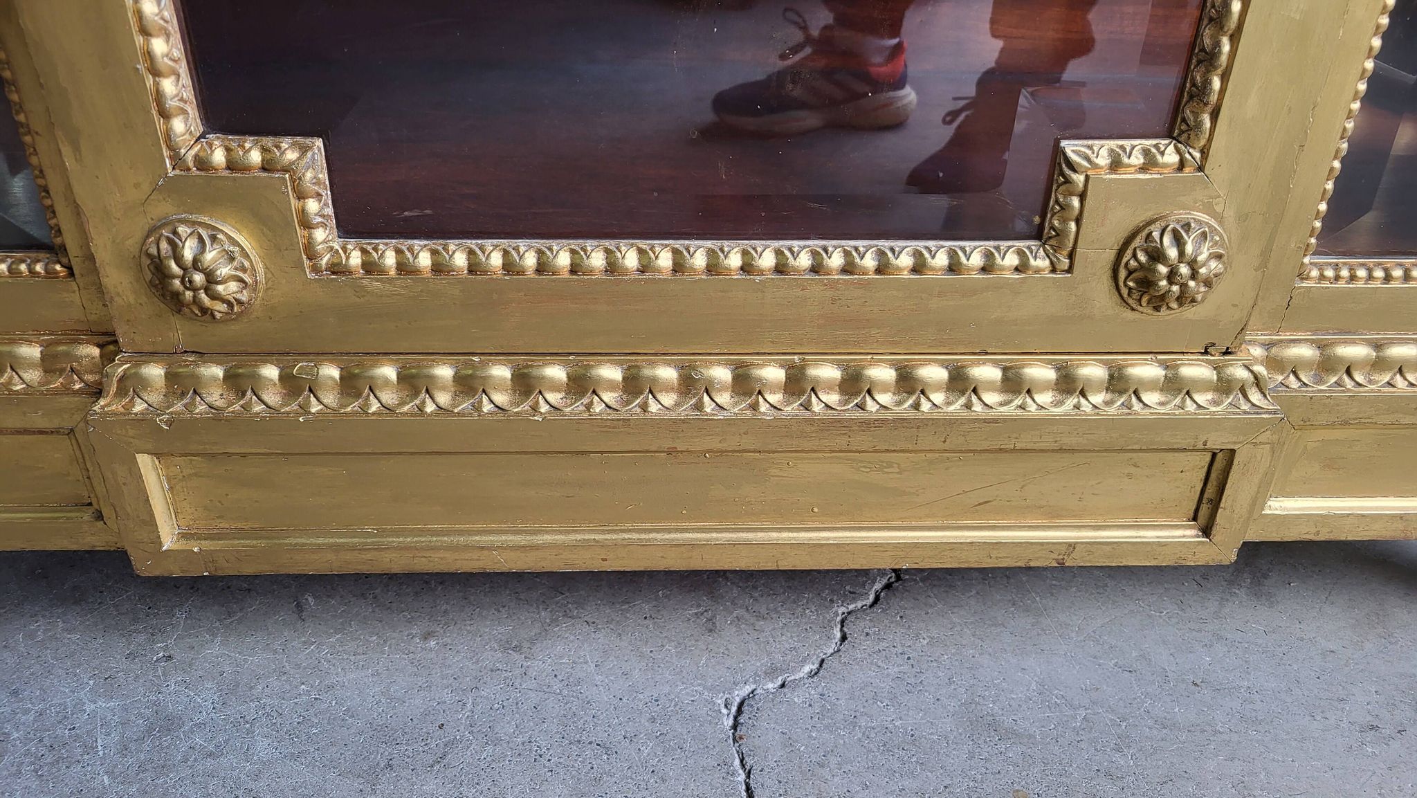 Louis xvi display cabinet in gilded wood