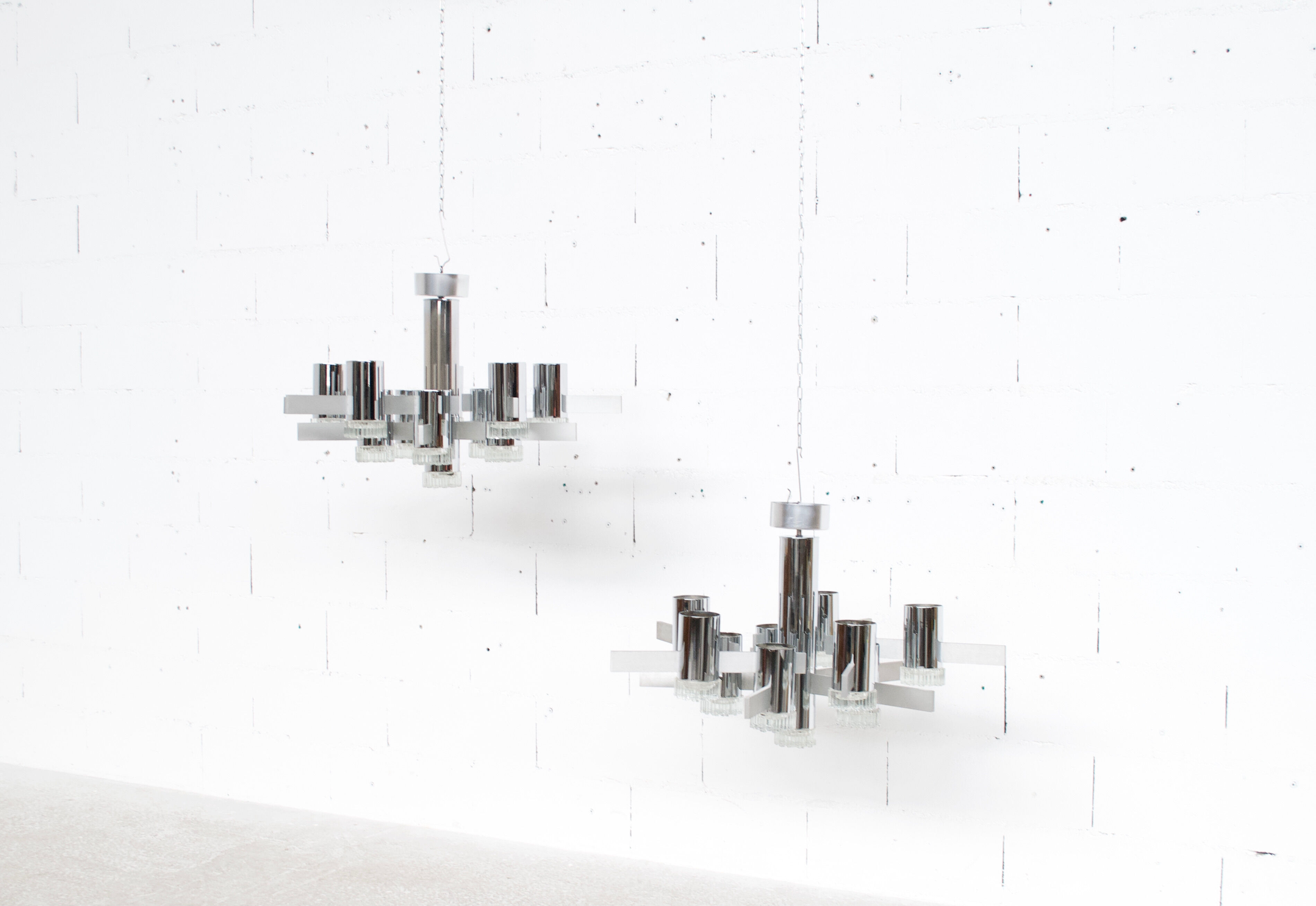 Pair of chandeliers from Sciolari 70 years chrome steel
