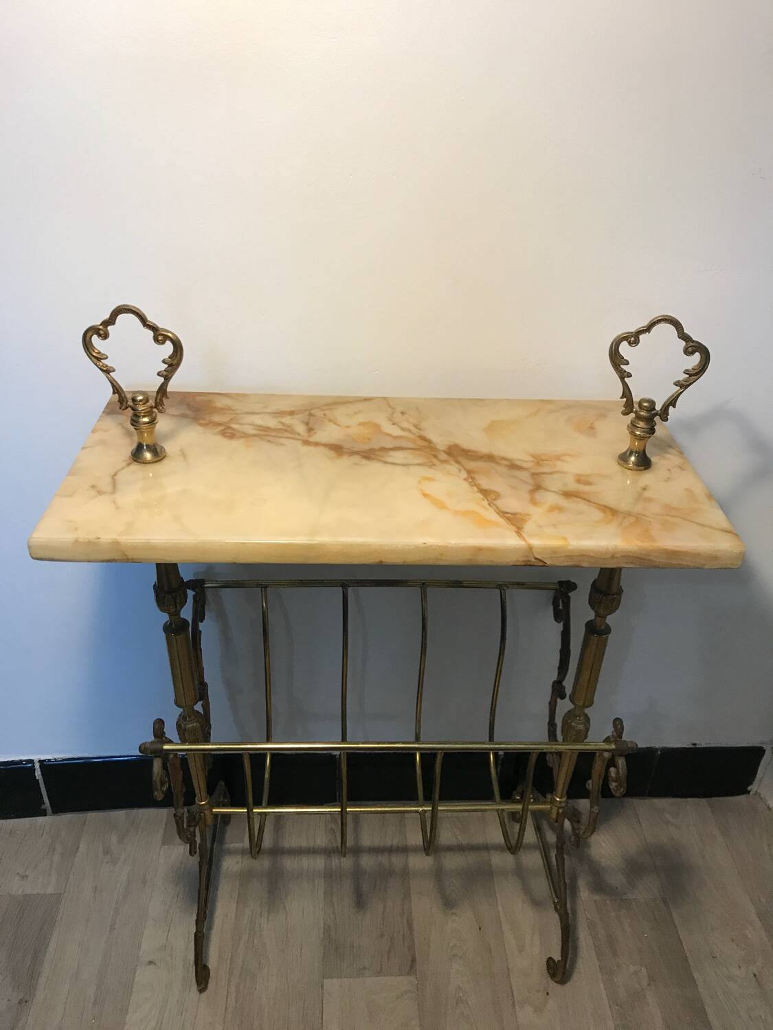 Marble and gilded bronze magazine rack