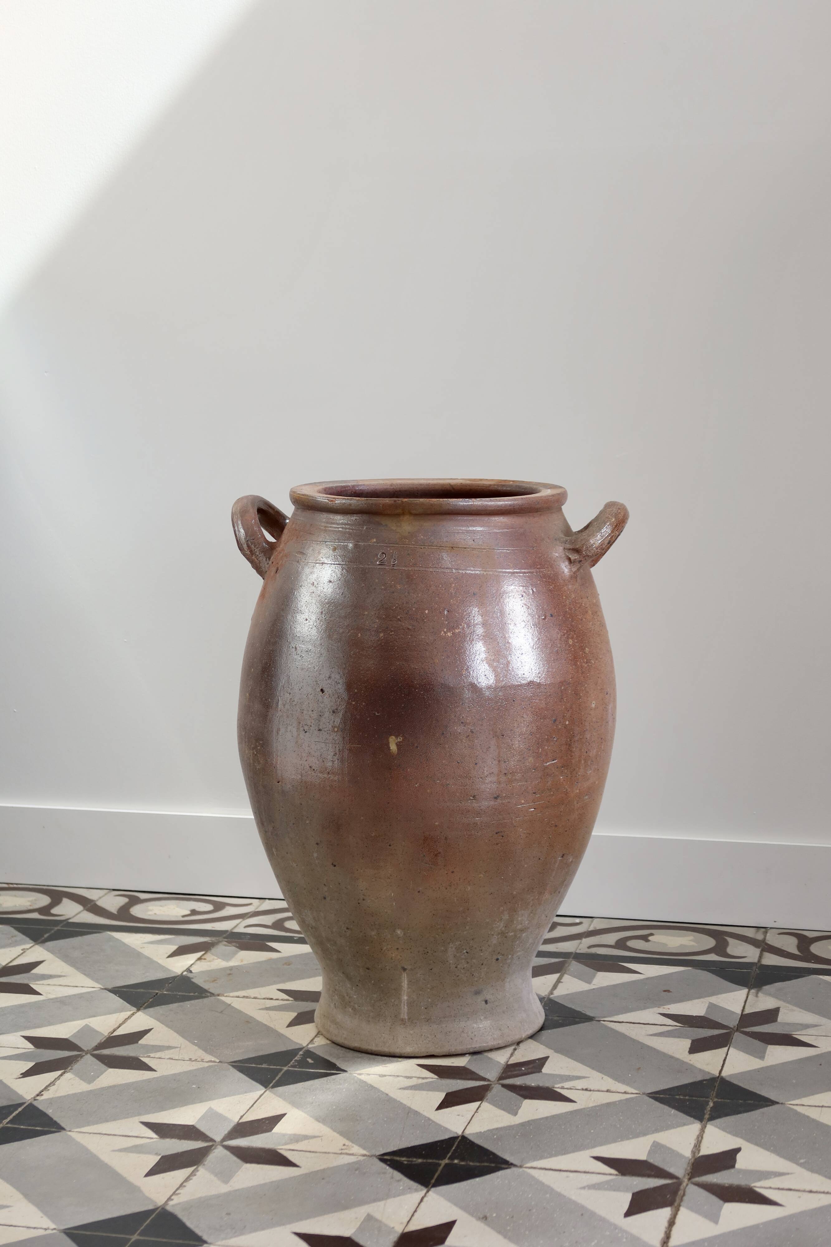 Large stoneware jar in old Provençal style