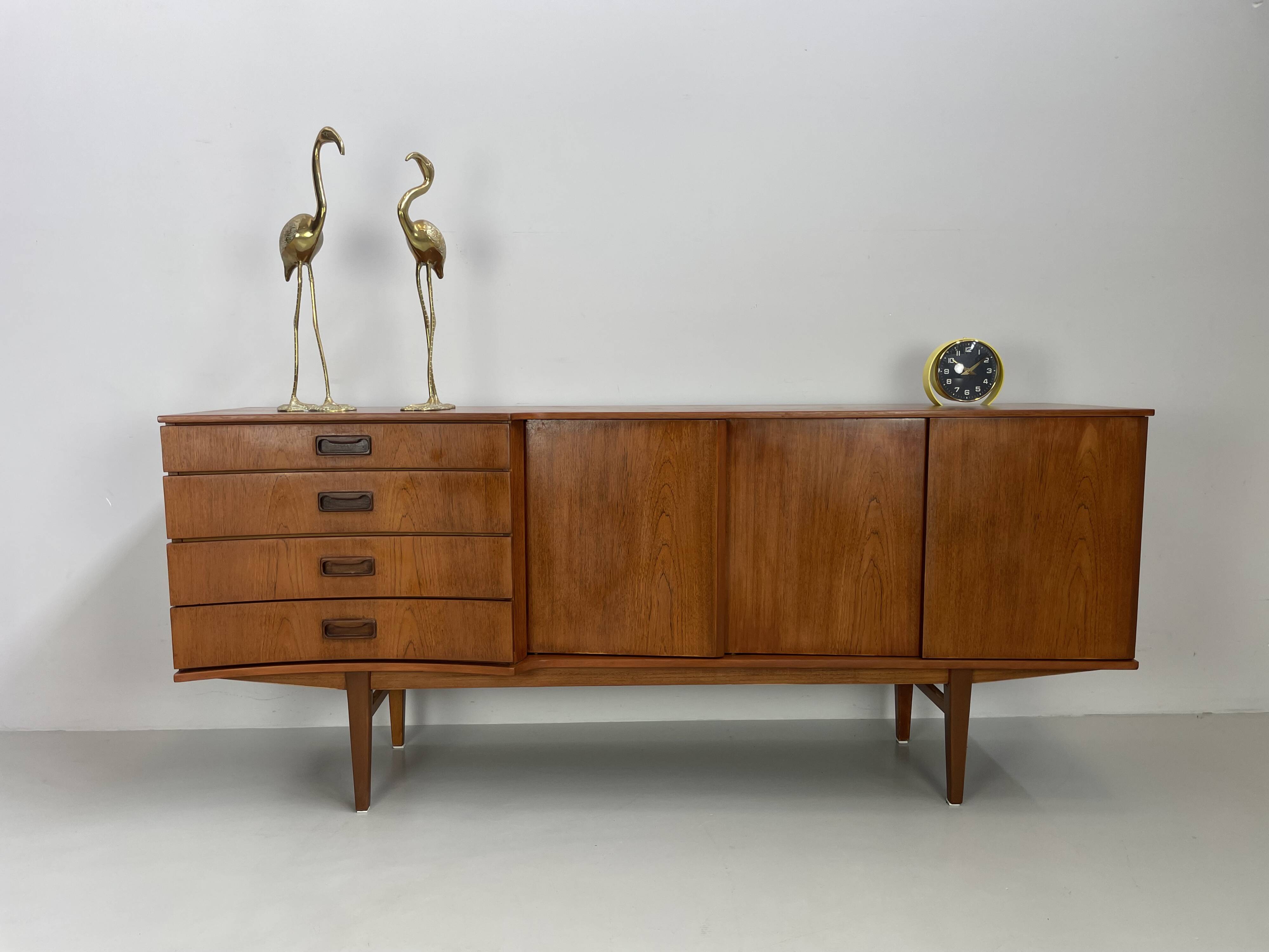 Buffet vintage unique et très rare des années 60.