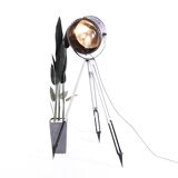 spot on metalic tripod