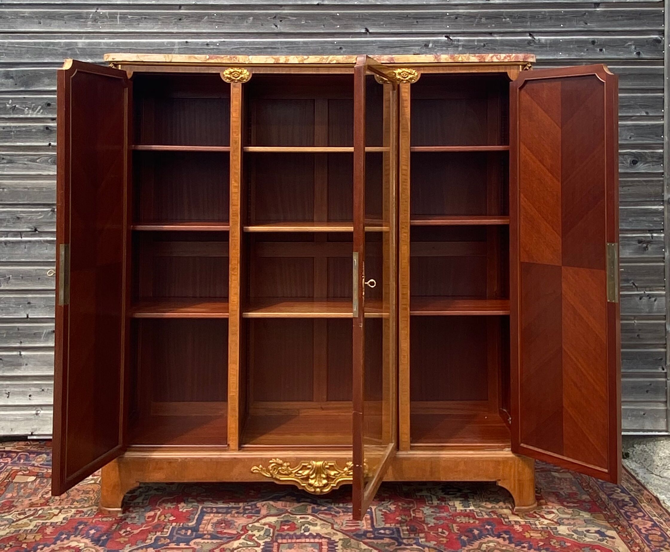 Glass bookcase in marquetry Maison Haentges Frères XIXth century