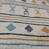 Tapis beige à motifs berbères multicolores