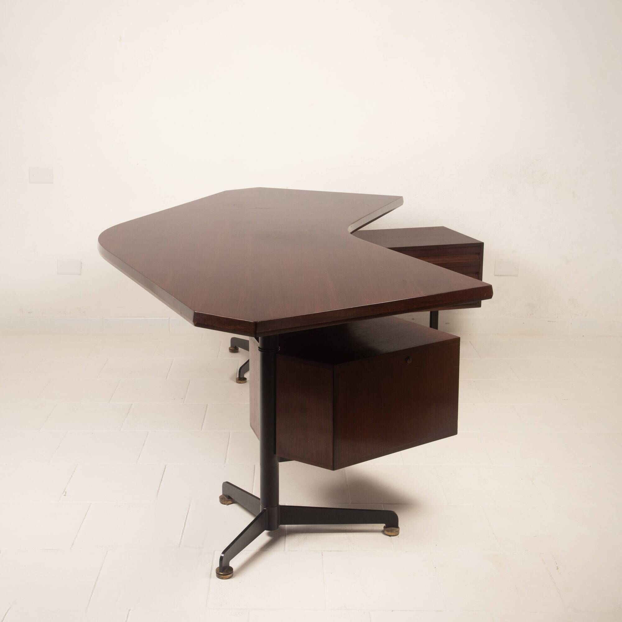 T96 Rosewood Boomerang Desk by Osvaldo Borsani for Tecno, First Edition, 1950