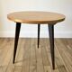 Table basse tripode en bois et marqueterie bicolore design scandinave 1950