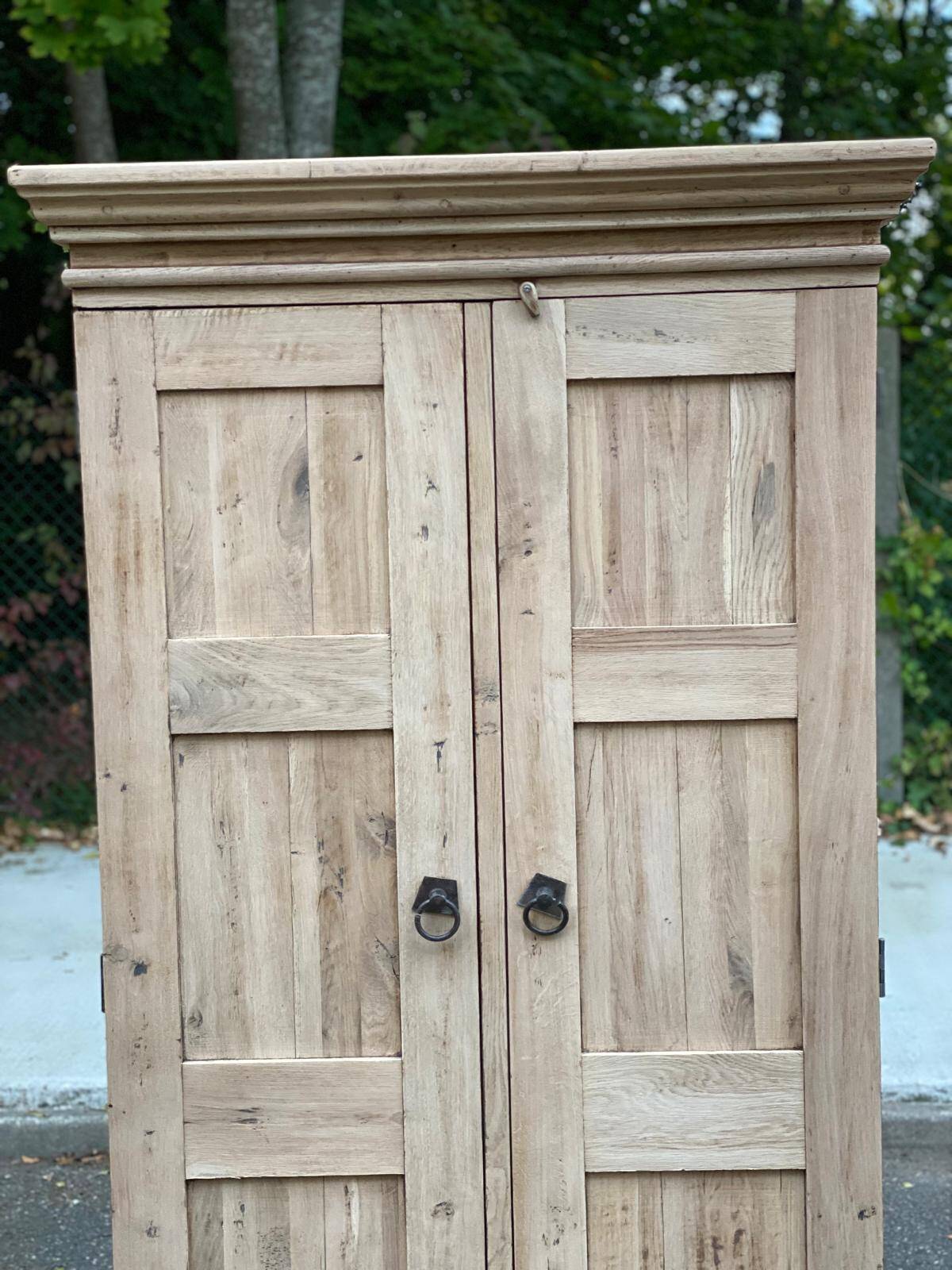 Armoire de ferme rénovée en chêne massif brut du 19ème
