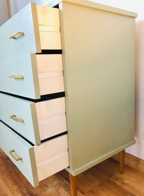 Vintage chest of drawers