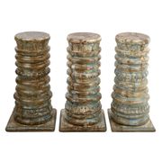 Colonne en bois massif patiné