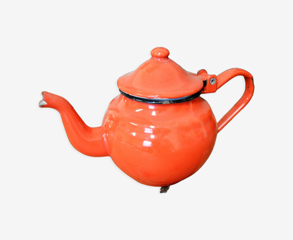 Théière en émail rouge