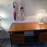 Guzzini lamp, white lacquered metal, height 55cm, 1970s vintage