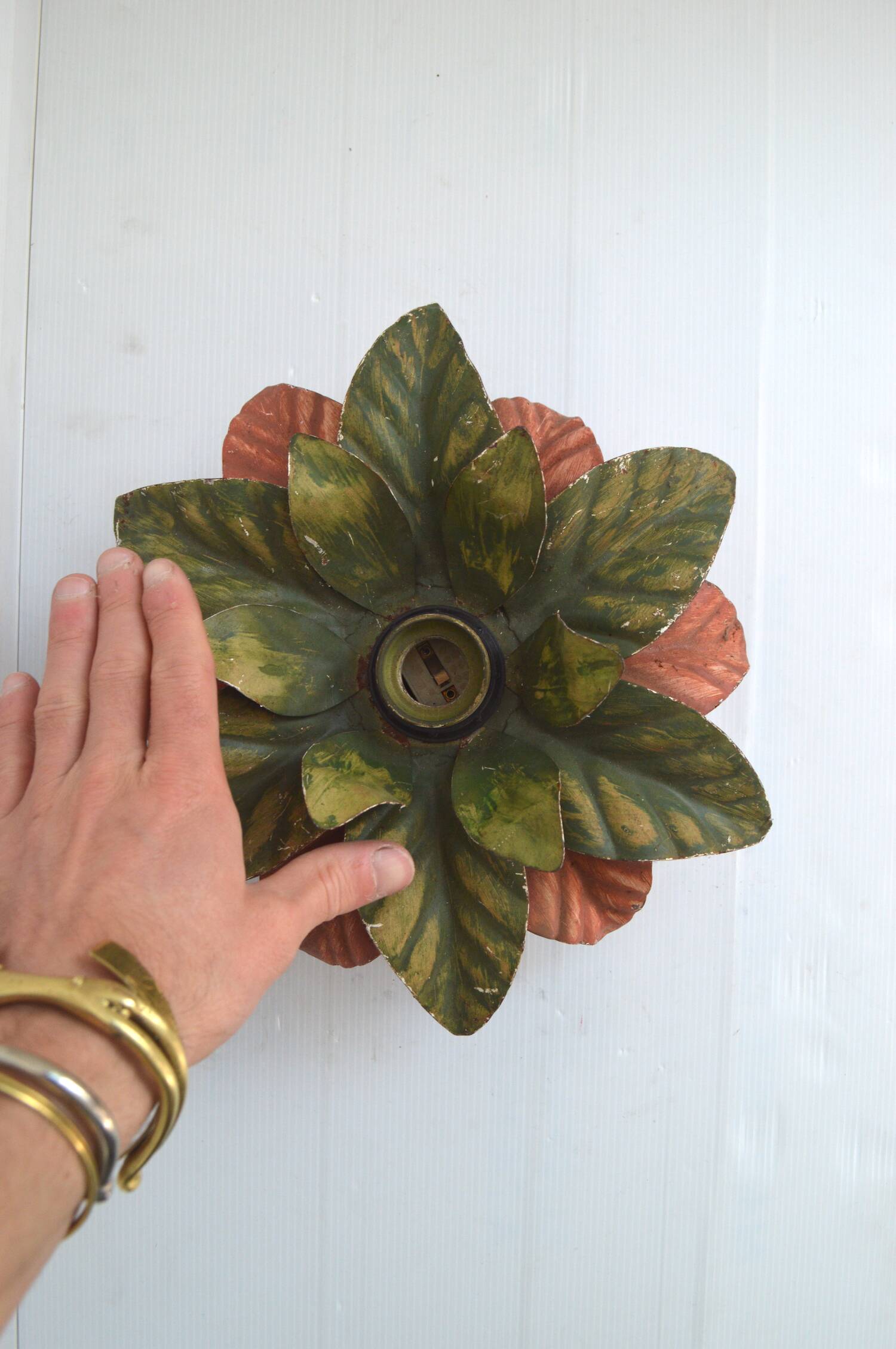 Metal flower wall light