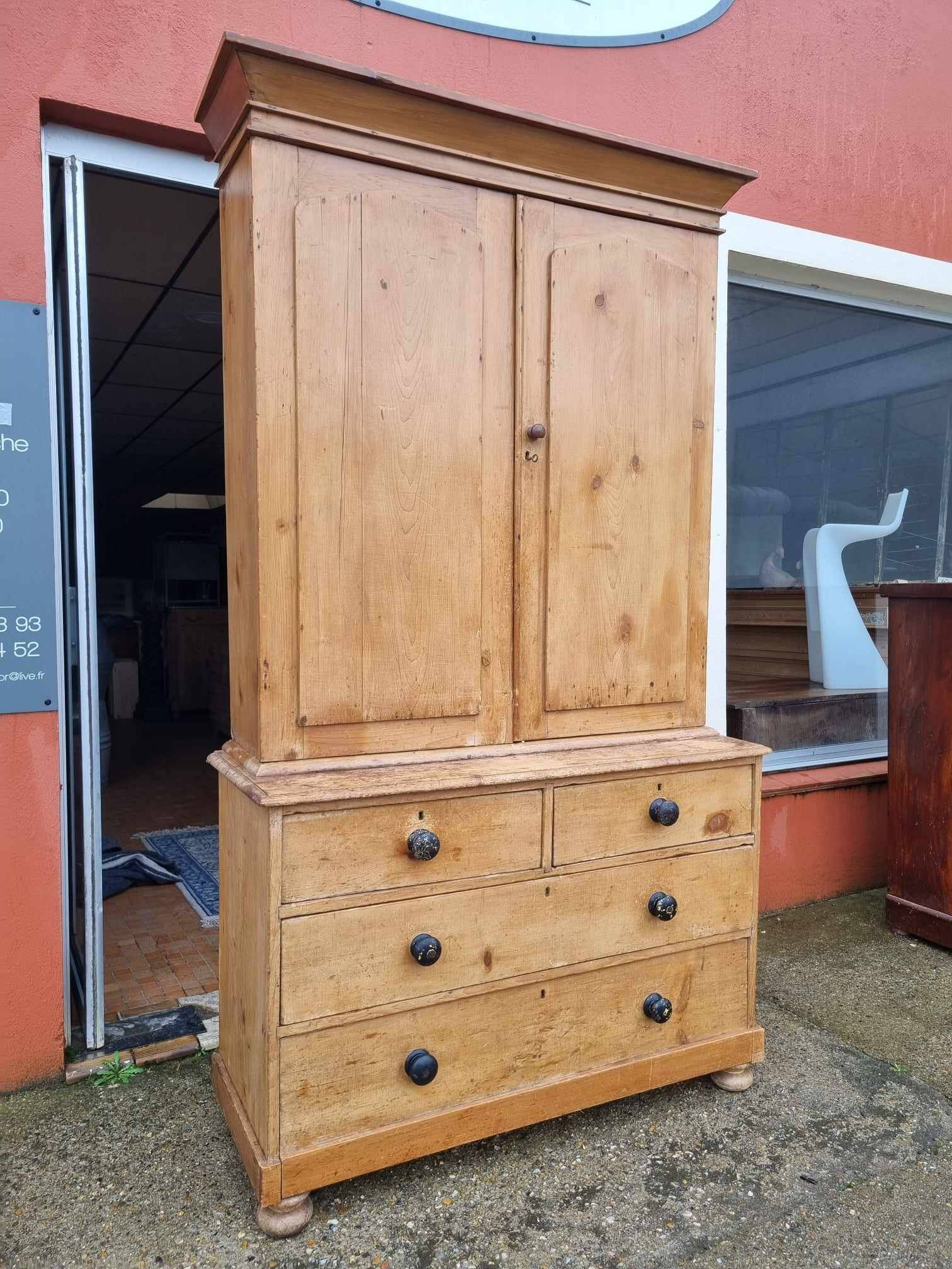 Victorian period linen cupboard