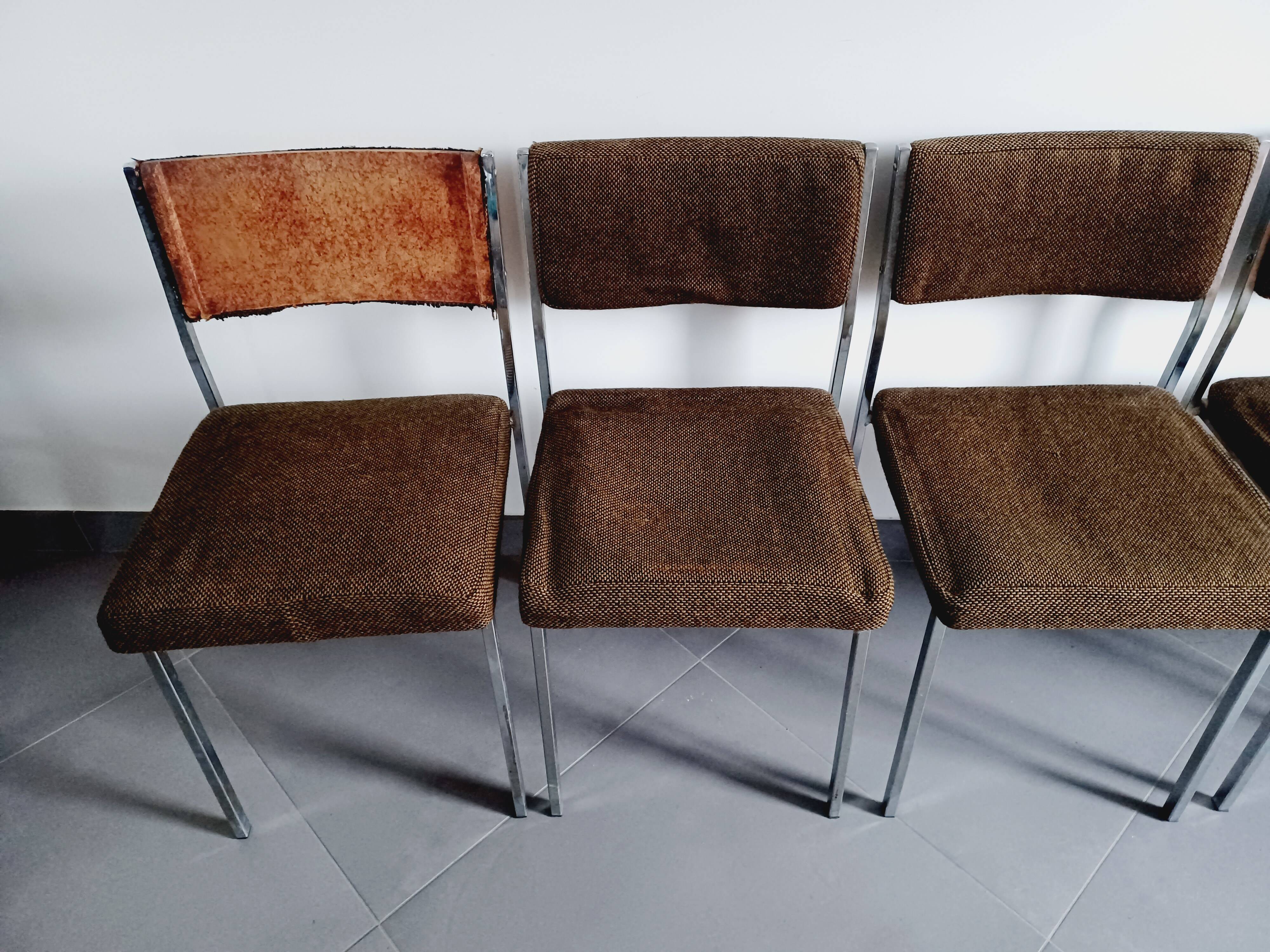 Five chairs in chromed metal and mottled fabric