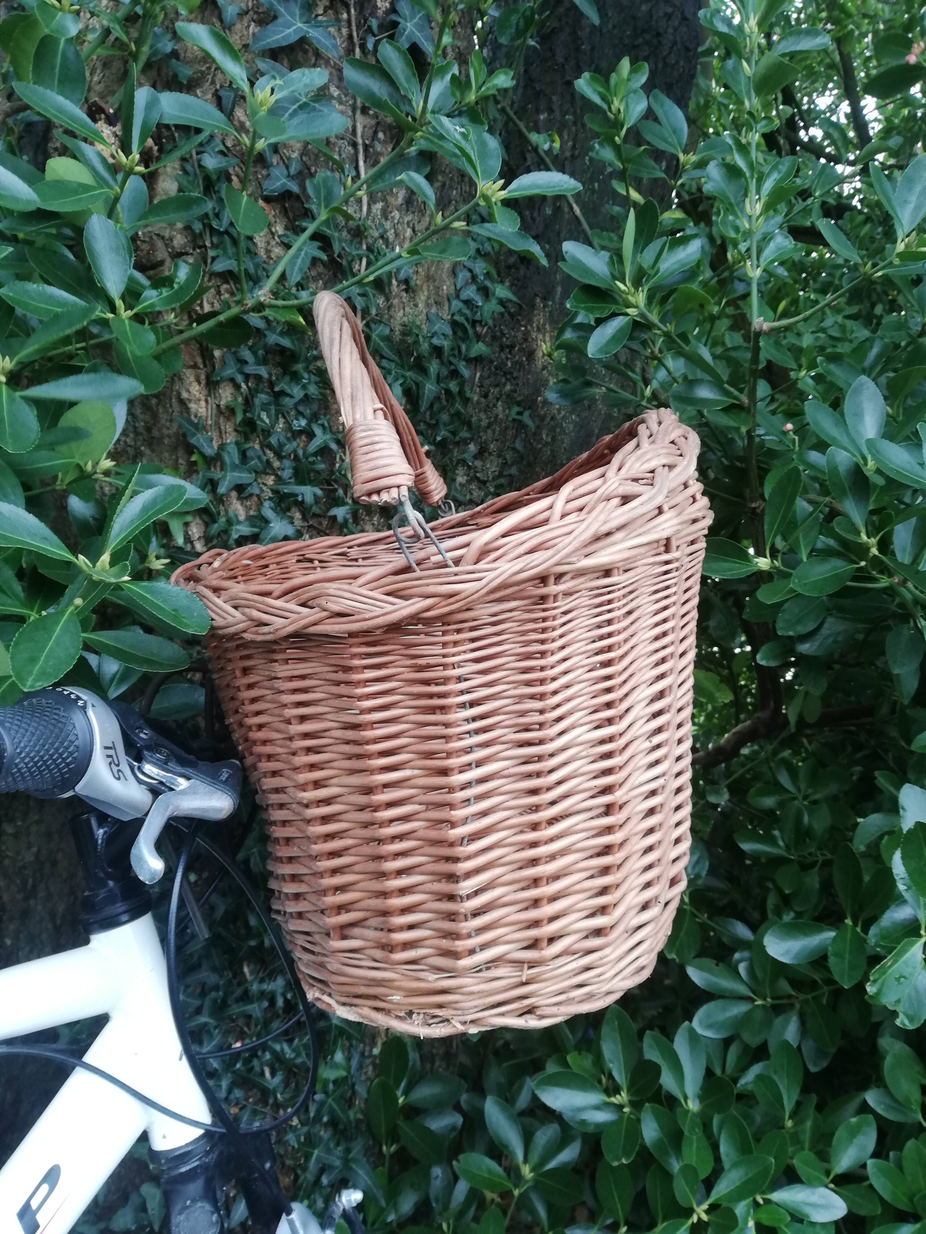 Vintage wicker basket for bicycle
