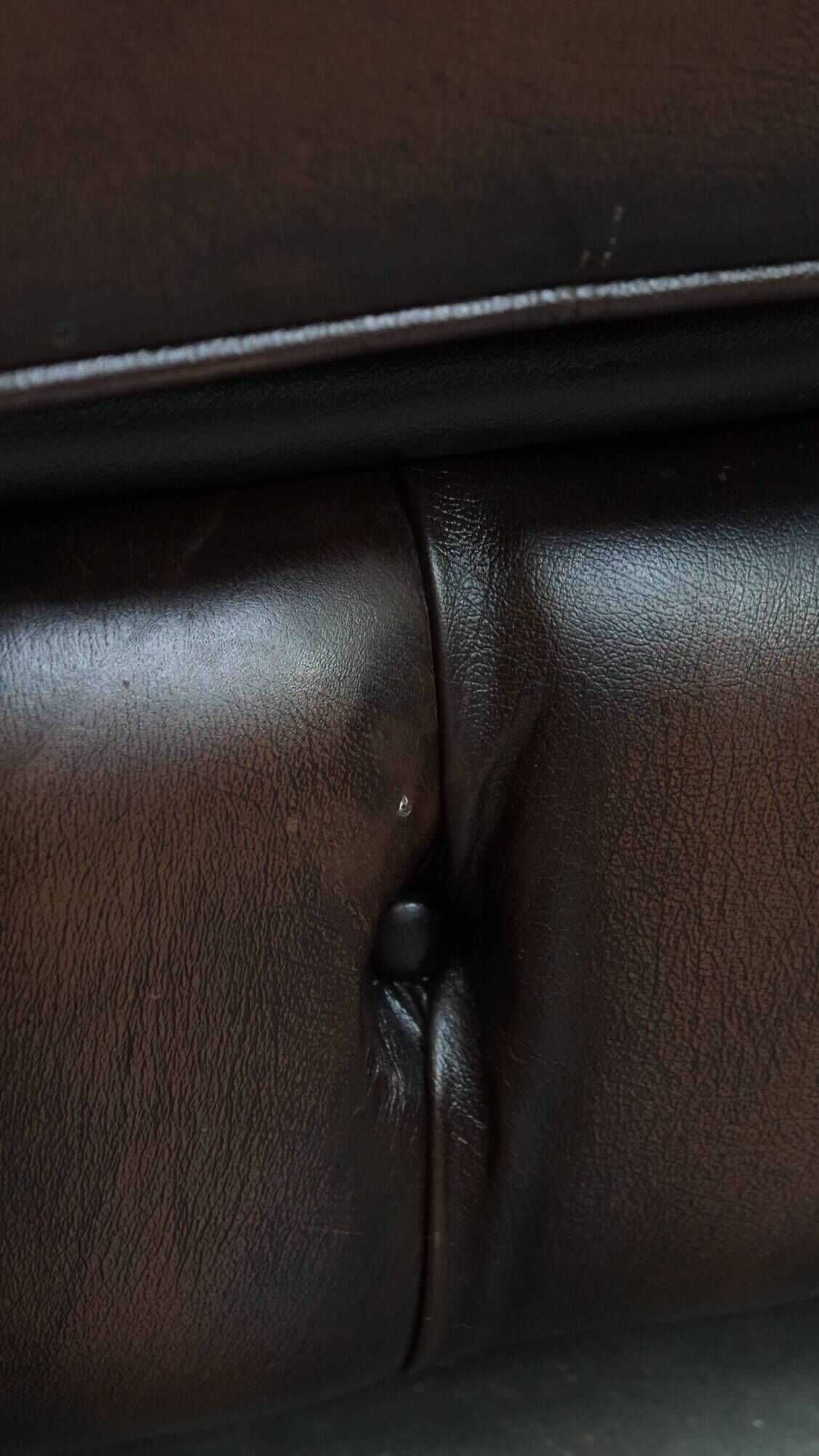Canapé Chesterfield 3 places en cuir de vache de style anglais