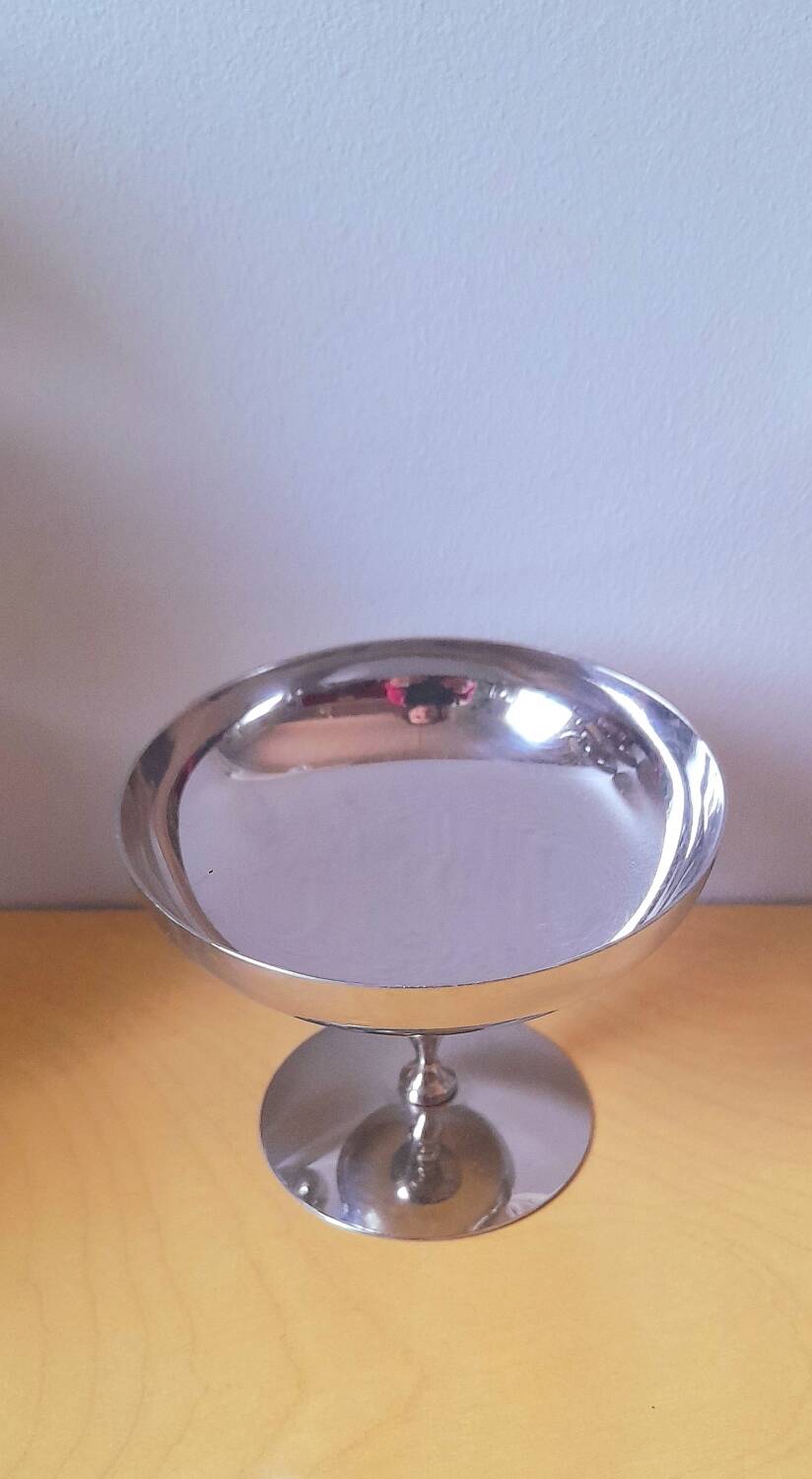 Stainless steel ice cream or dessert cups