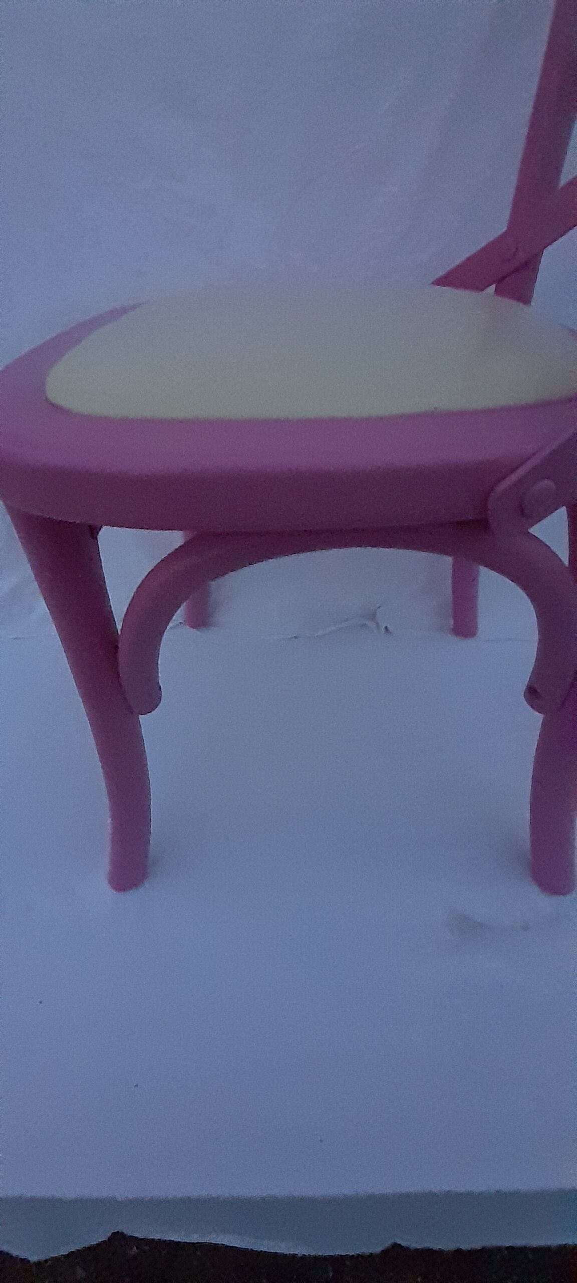 Chaise enfant rose en bois  H 64 cm