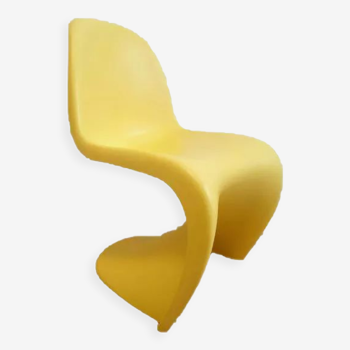 Verner Panton by chair