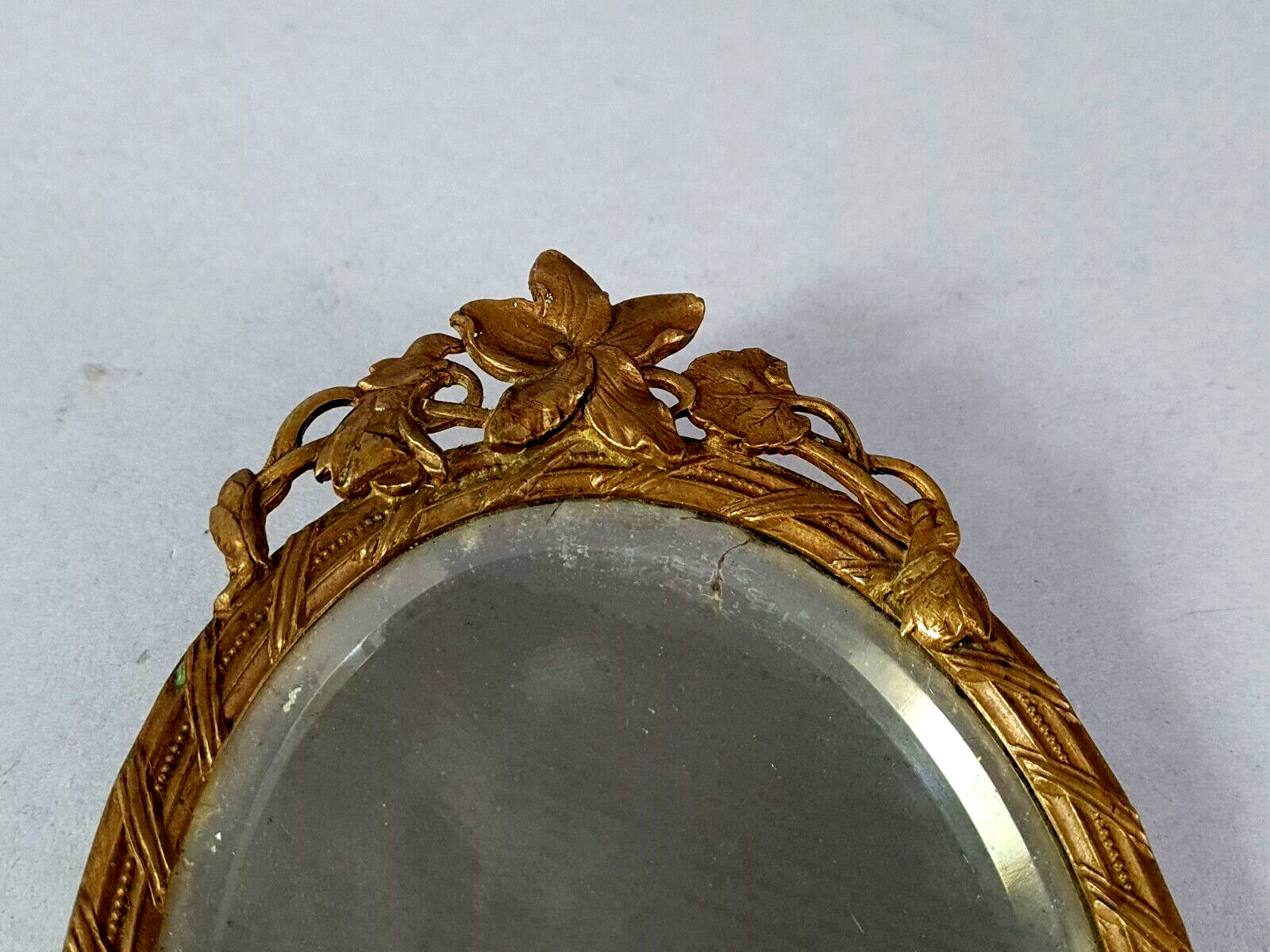 Miroir biseauté face à main ou à suspendre bronze vers 1900 SB152