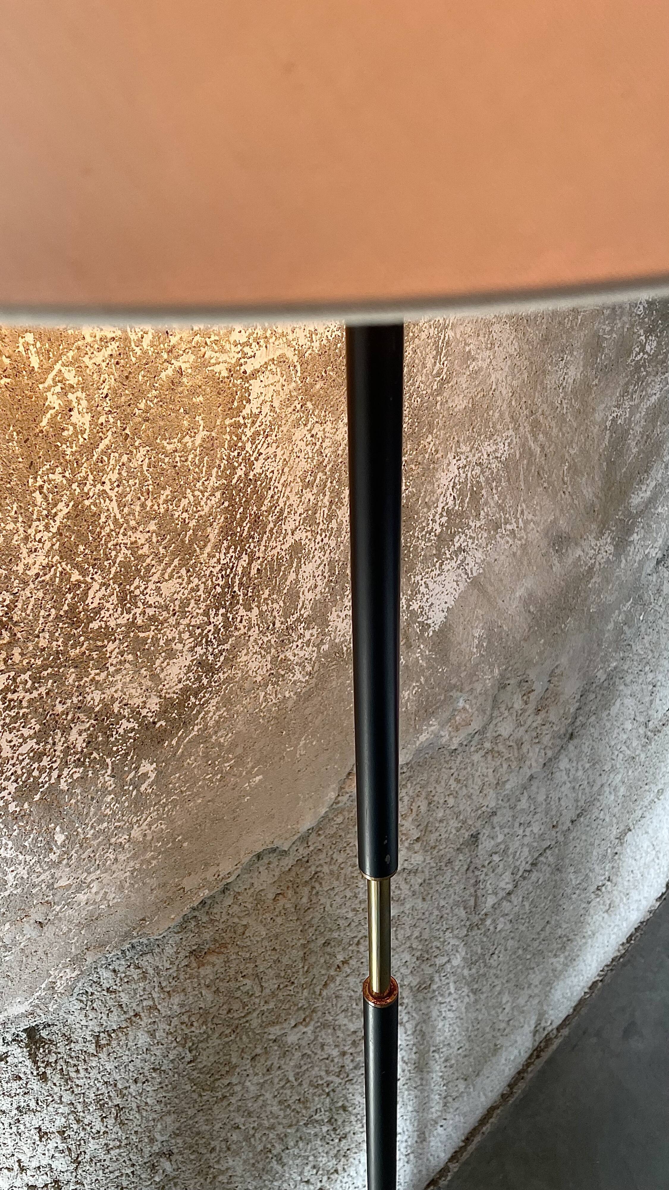 1960s floor lamp in brass and black lacquered steel