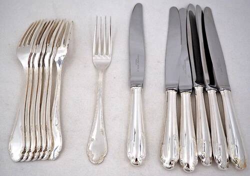8 fourchettes et 6 couteaux de table Christofle Hotel