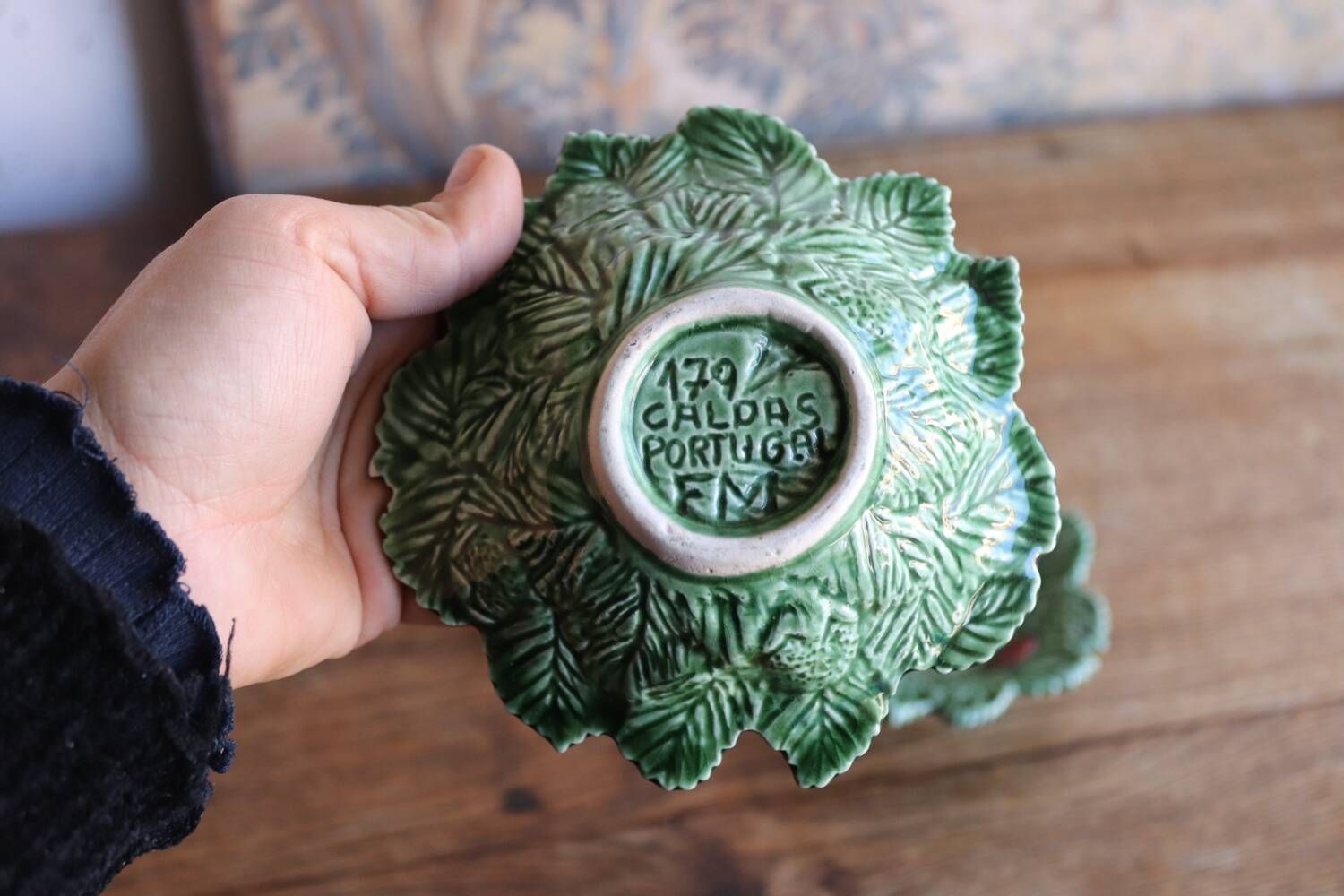 Set of 5 leaf-shaped bowls with strawberries – Caldas da Rainha (Portugal)
