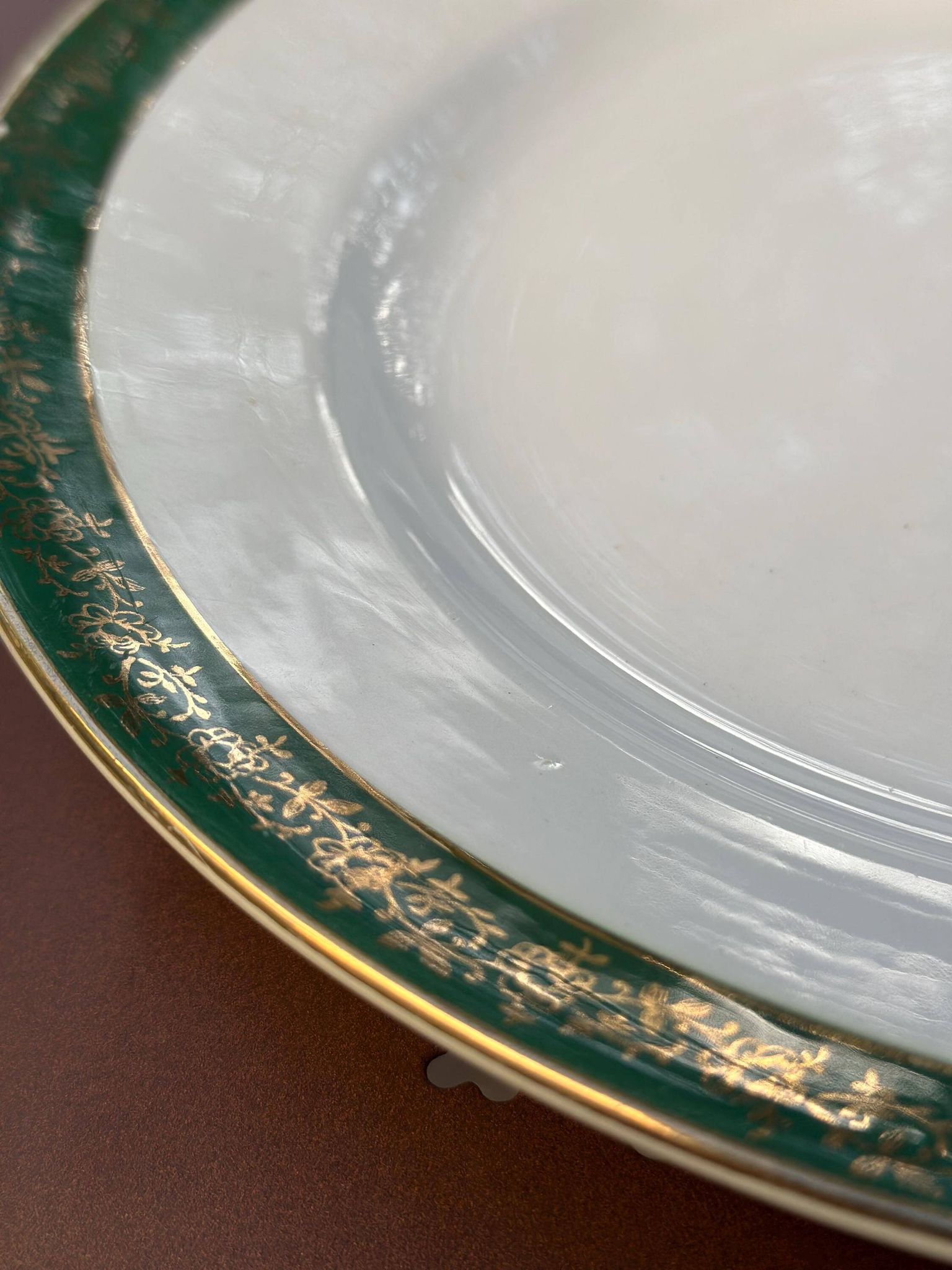 Round earthenware plate Digoin Sarreguemines Berry green with golden frieze.